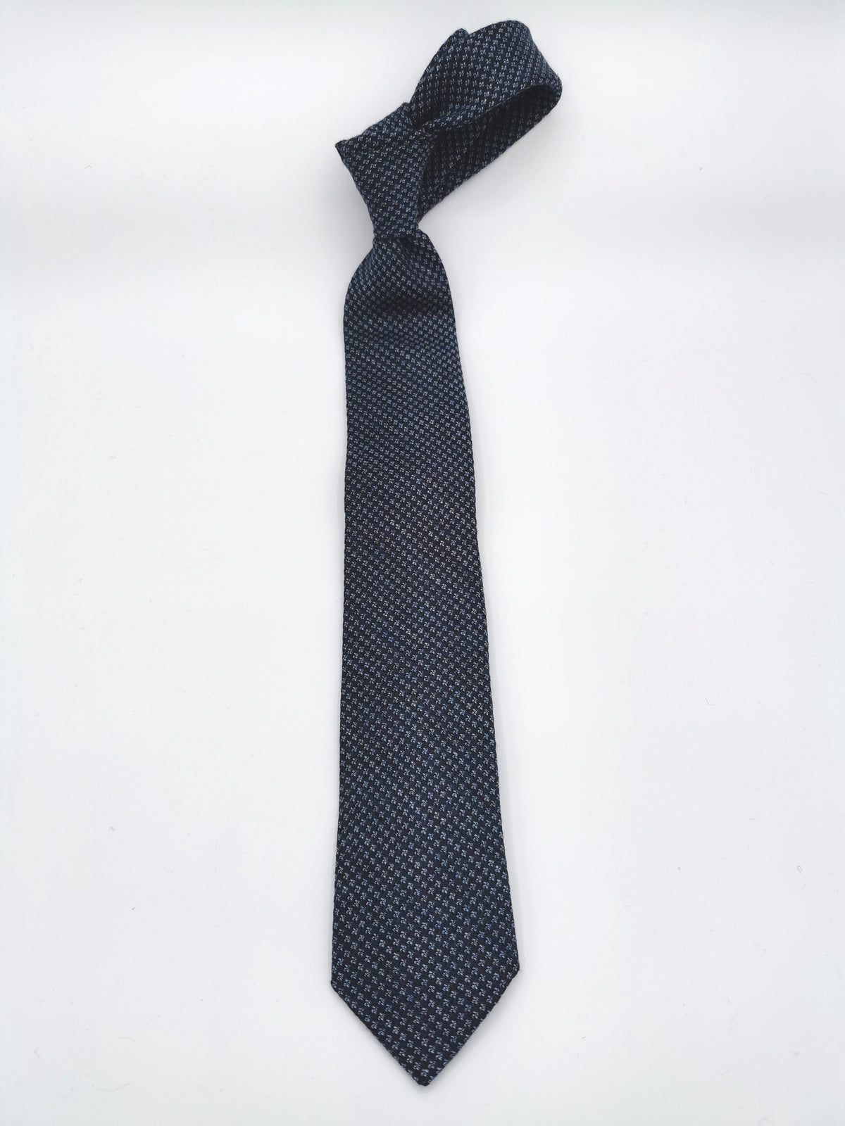 Ferala tie in navy blue wool/silk with small checks