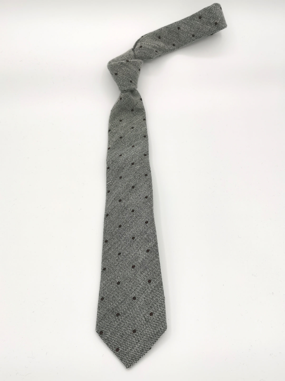 Ferala cashmere/silk tie with burgundy dots