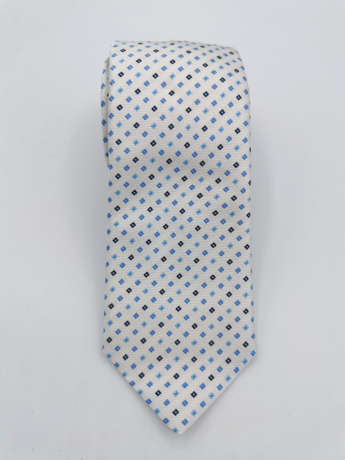 Ferala tie in white silk with diamonds