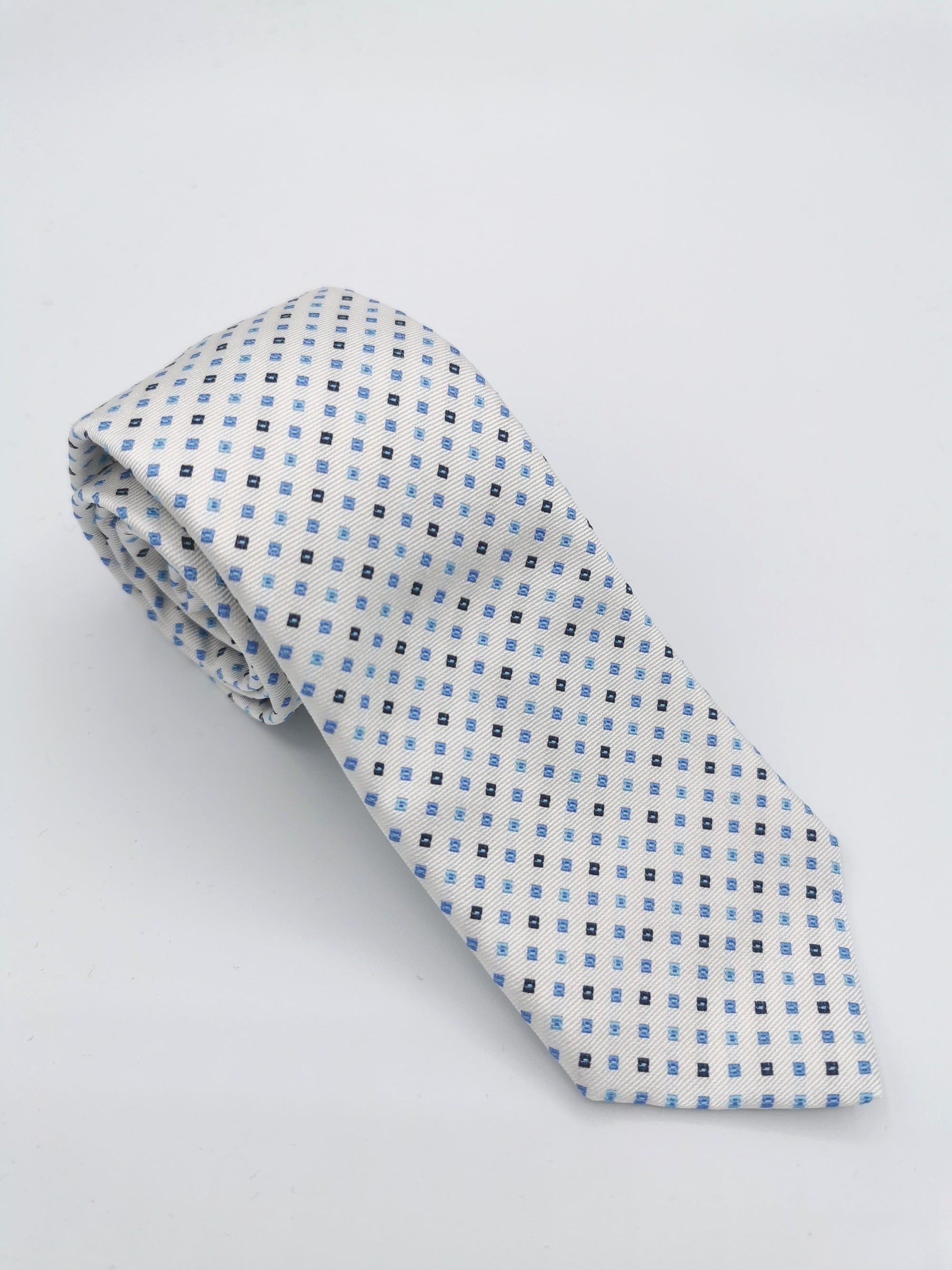 Ferala tie in white silk with diamonds