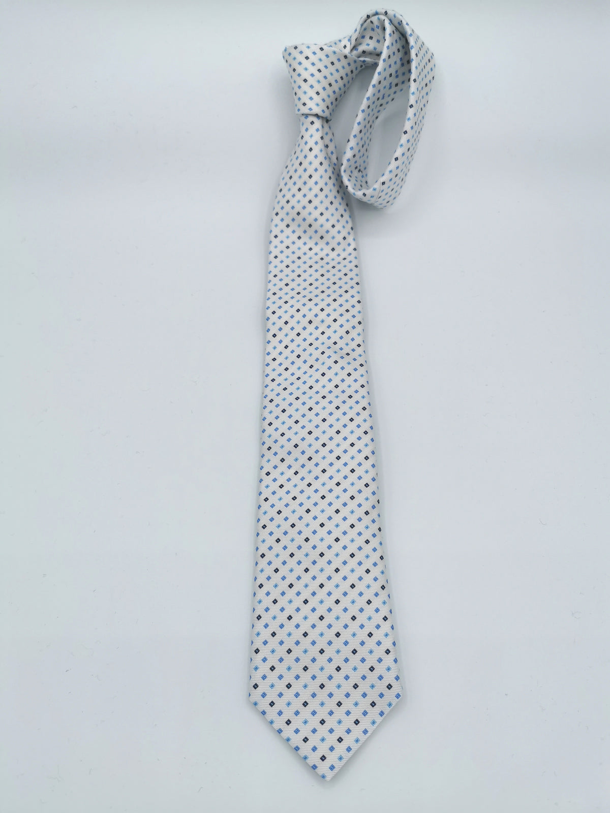 Ferala tie in white silk with diamonds