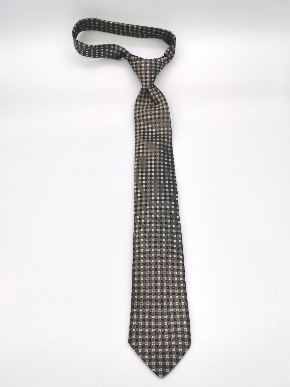 Ferala tie in gray silk with flowers