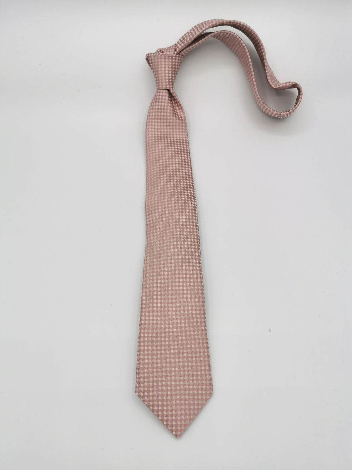 Silk tie with small pink checks
