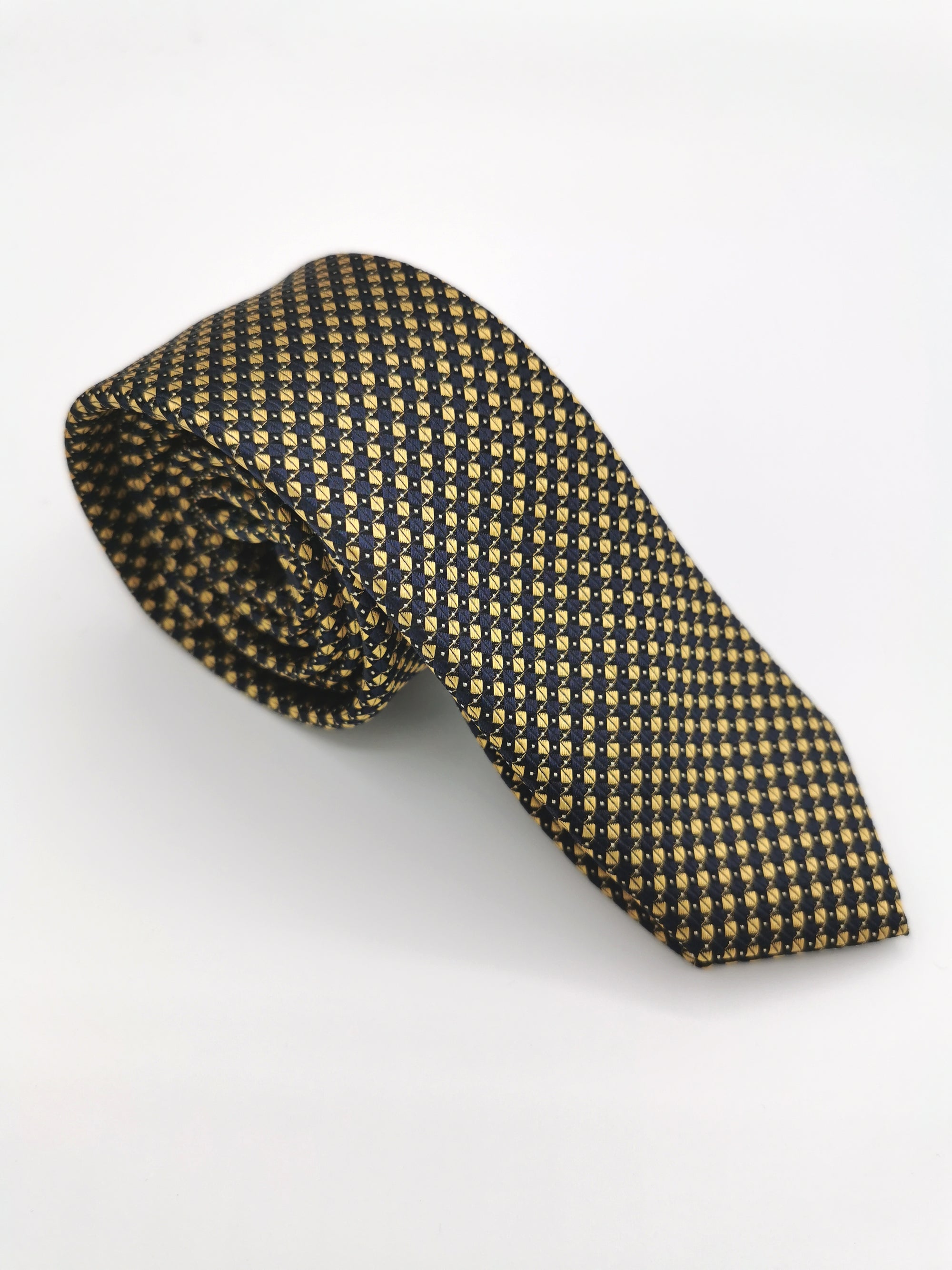 Narrow silk tie with yellow and navy blue diamonds