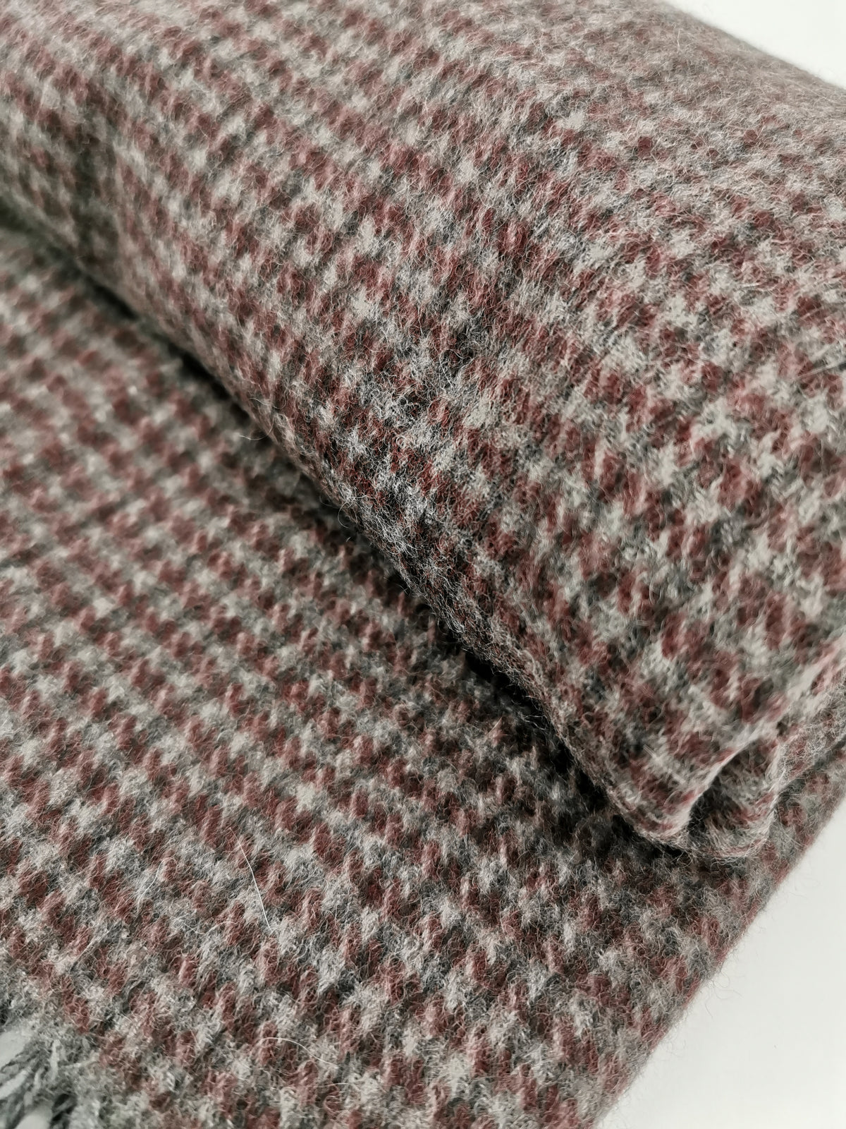 WOOL/CASHMERE HOUNDSTOOTH SCARF