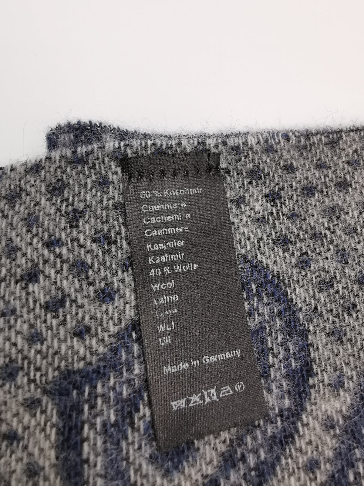 Wool/cashmere paisley scarf