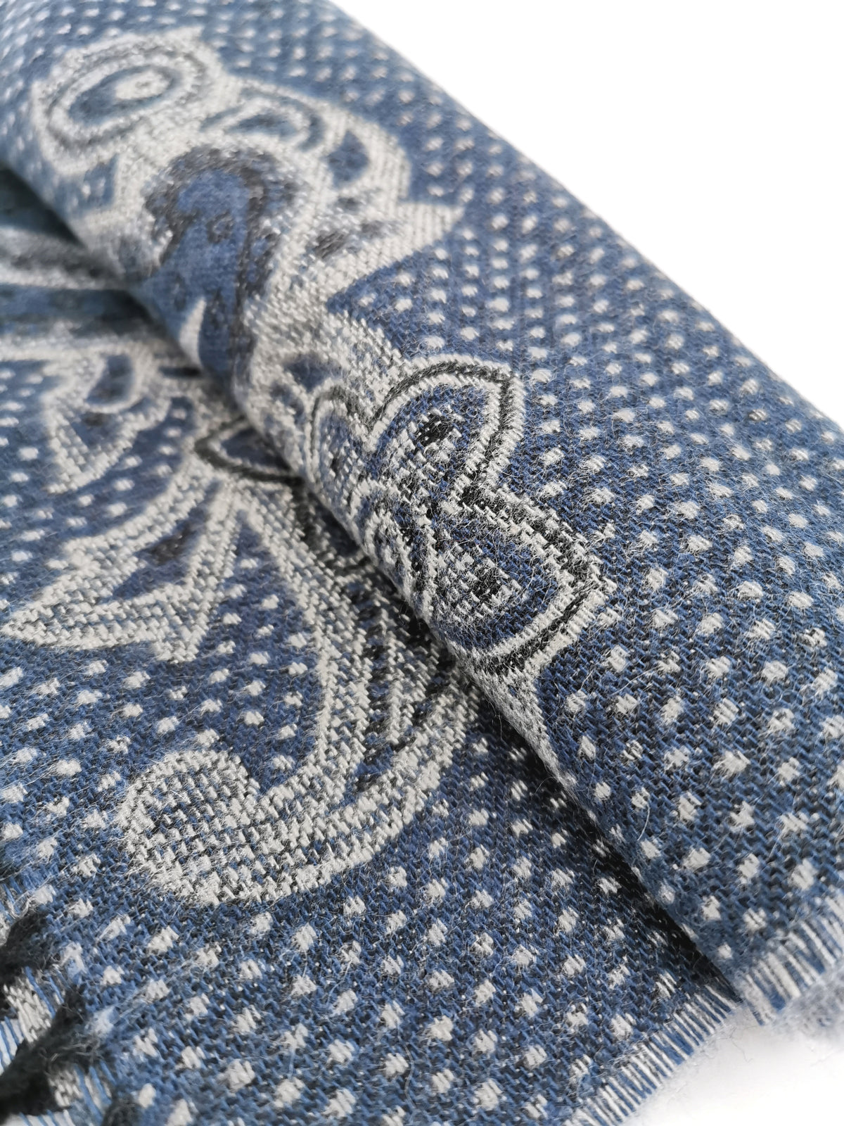 Wool/cashmere paisley scarf