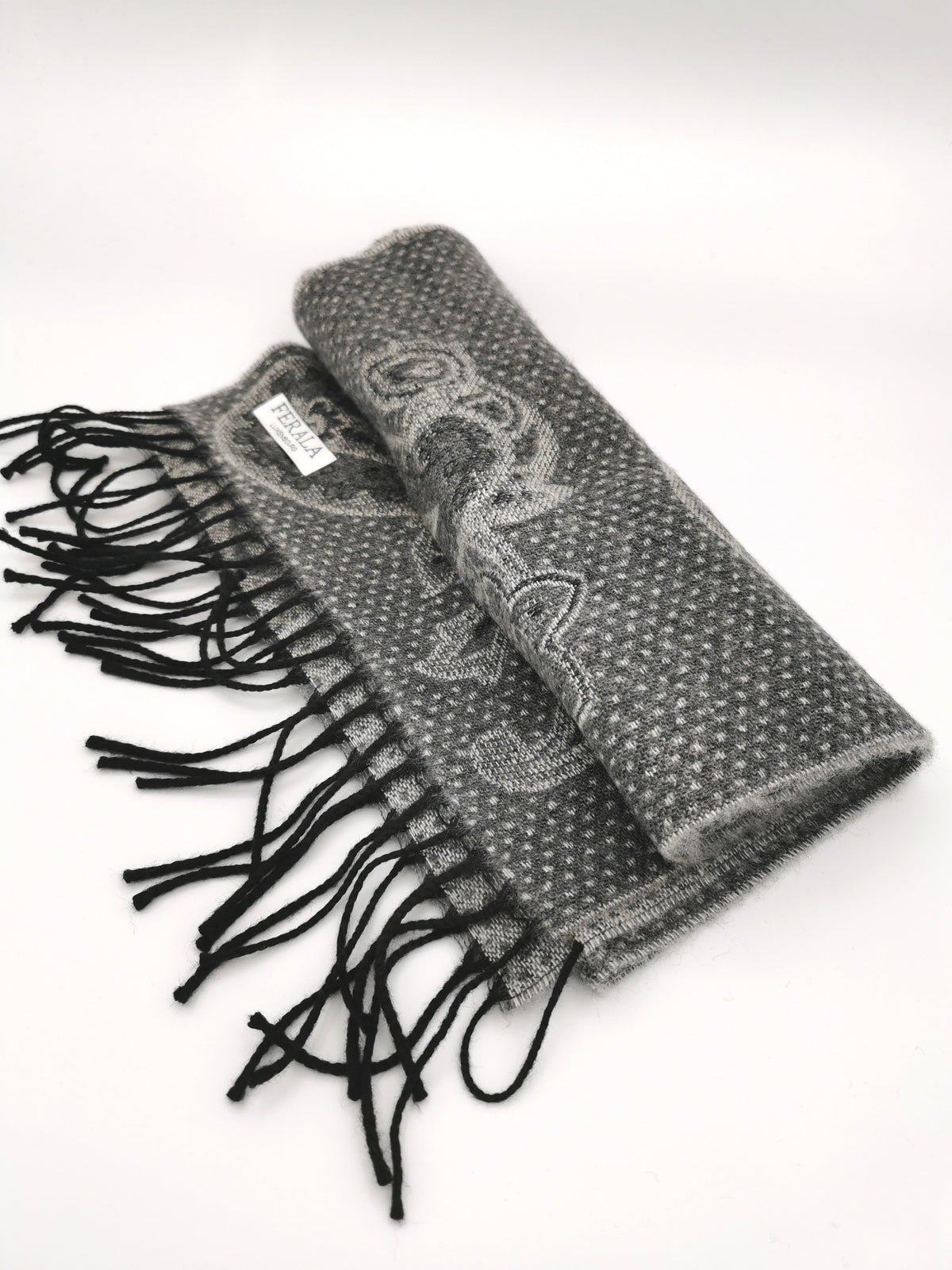 Wool/cashmere paisley scarf