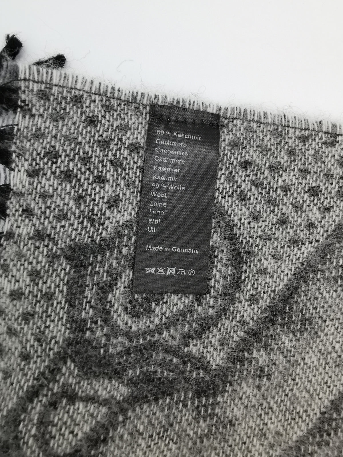 Wool/cashmere paisley scarf