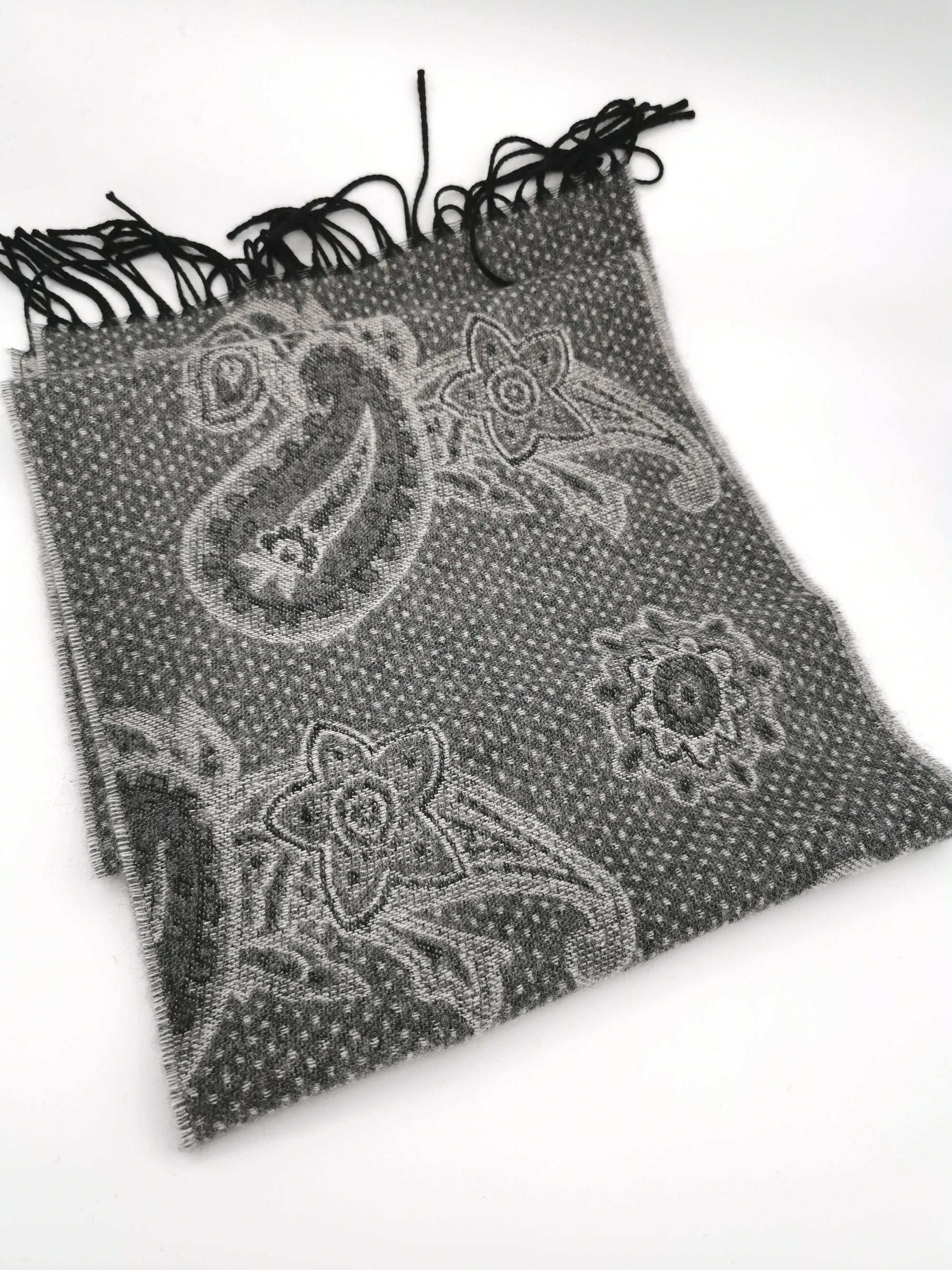 Wool/cashmere paisley scarf