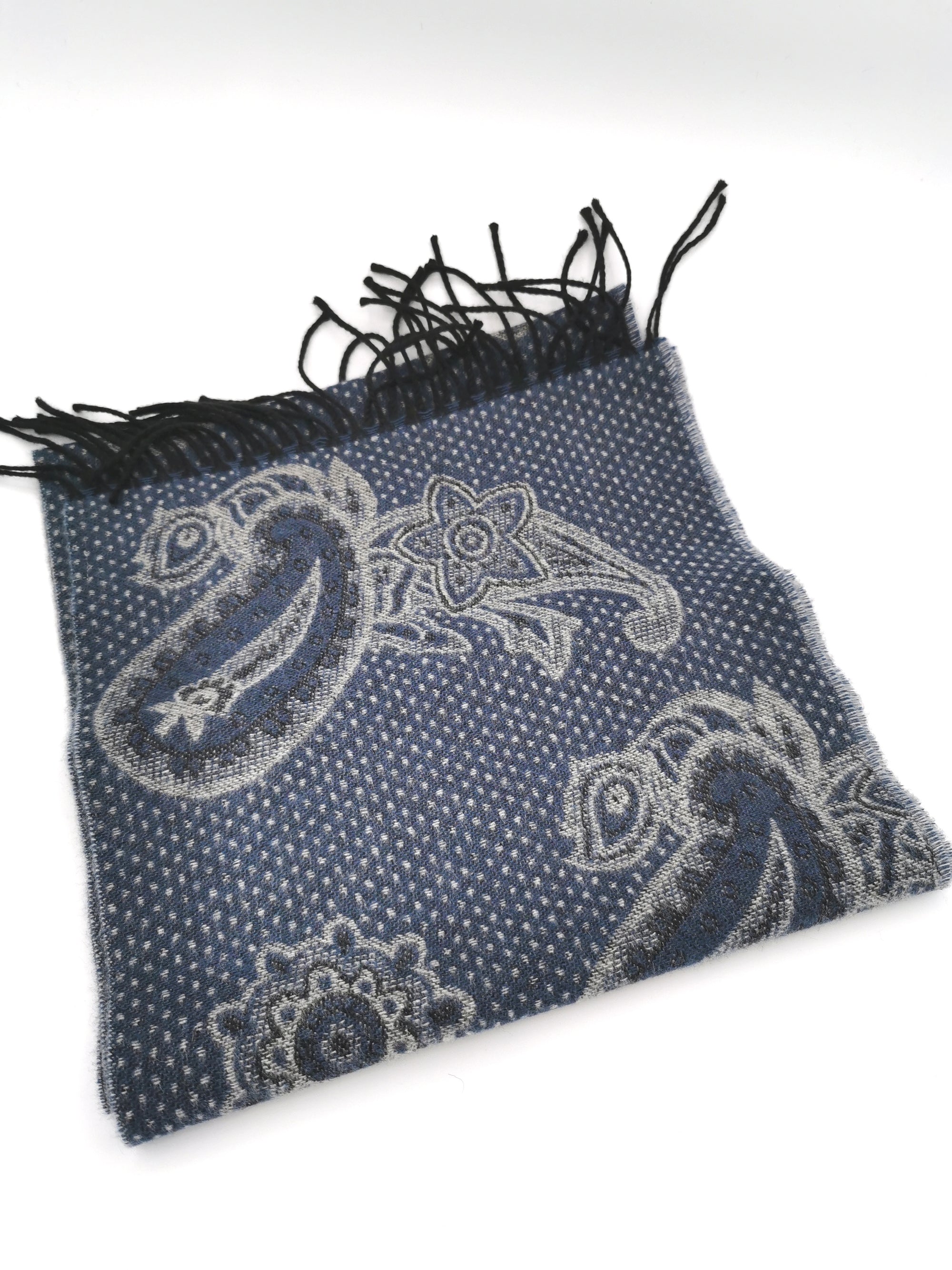 Wool/cashmere paisley scarf