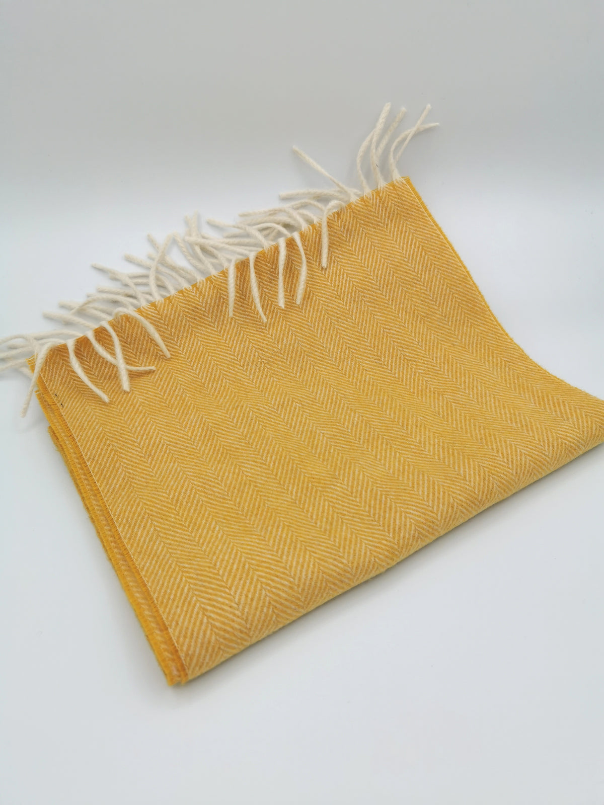 Herringbone cashmere scarf with white fringes