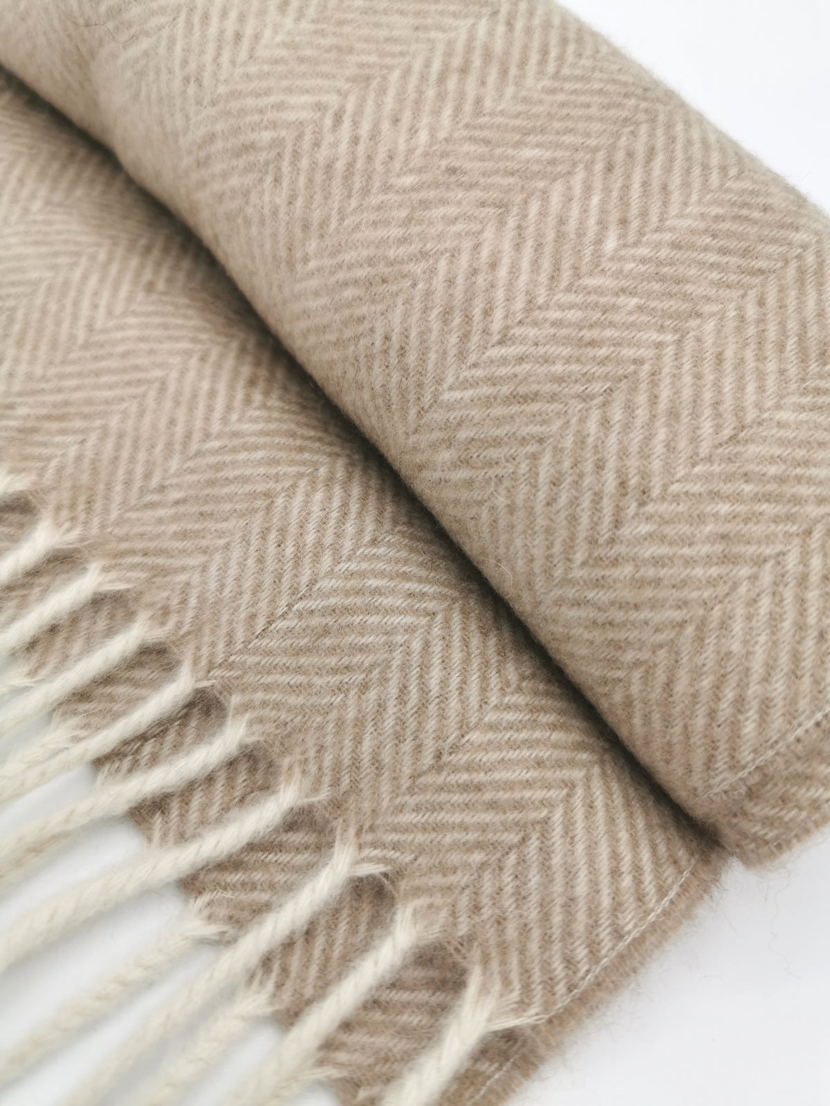 Herringbone cashmere scarf with white fringes