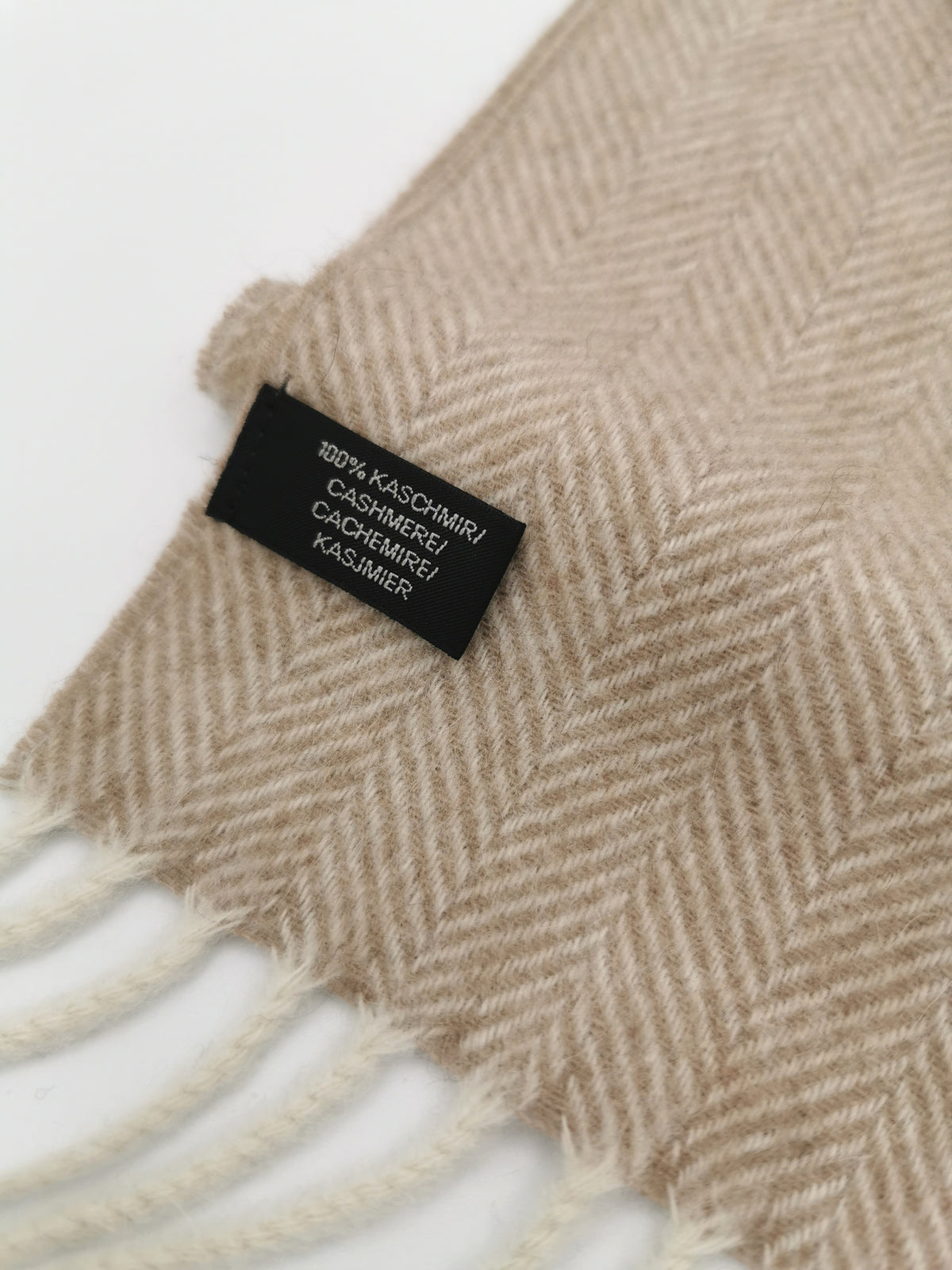 Herringbone cashmere scarf with white fringes
