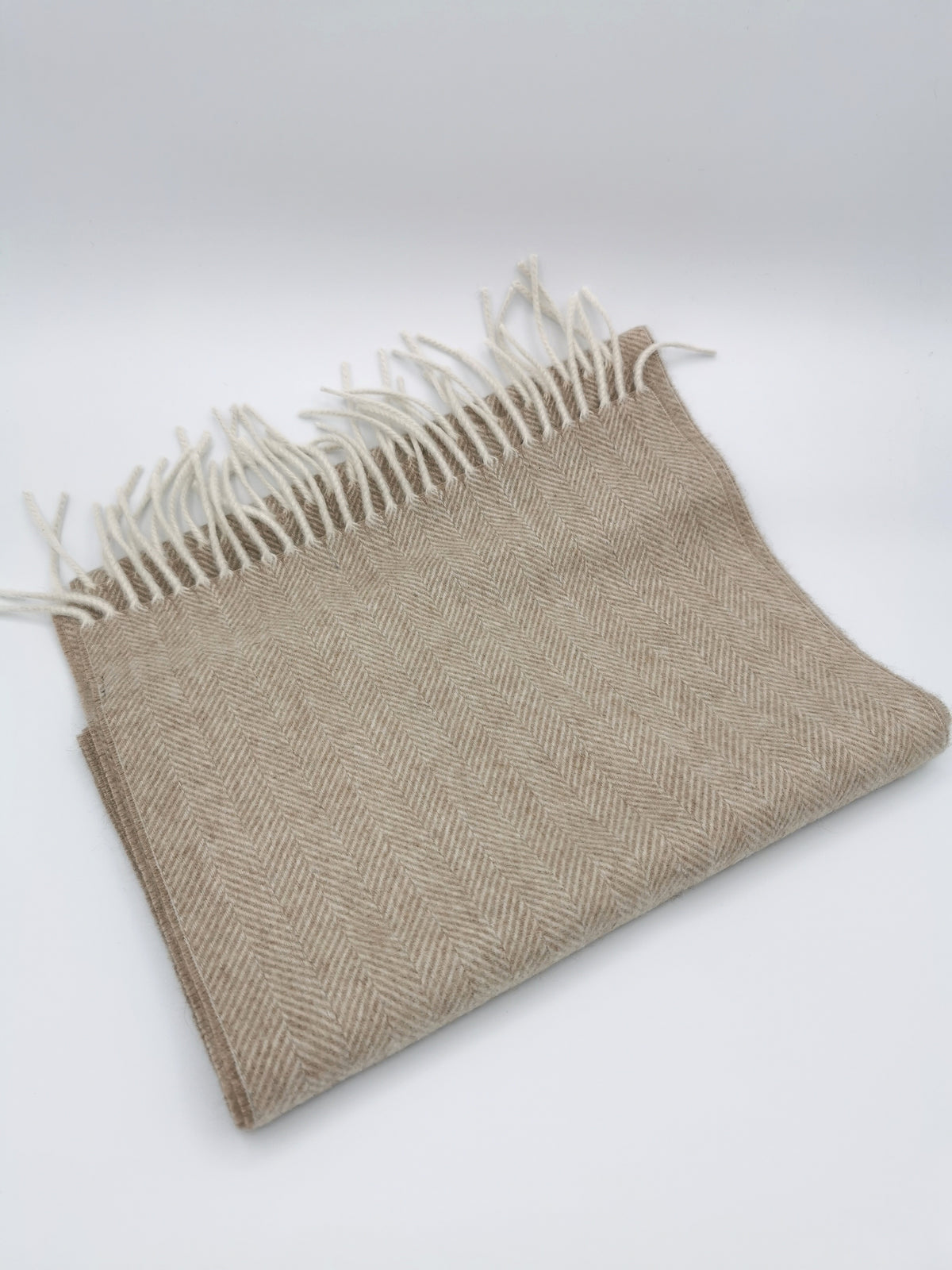 Herringbone cashmere scarf with white fringes