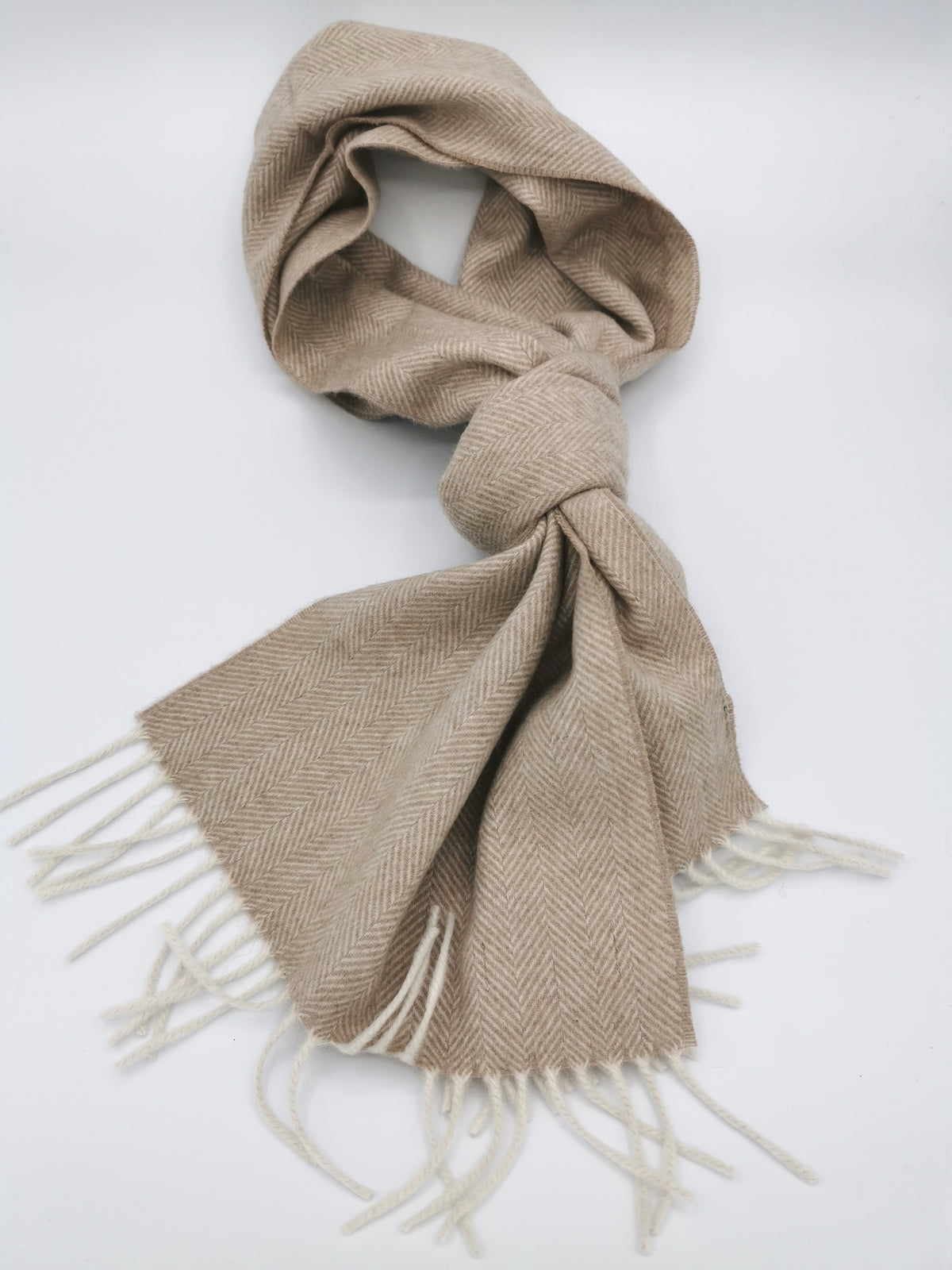 Herringbone cashmere scarf with white fringes