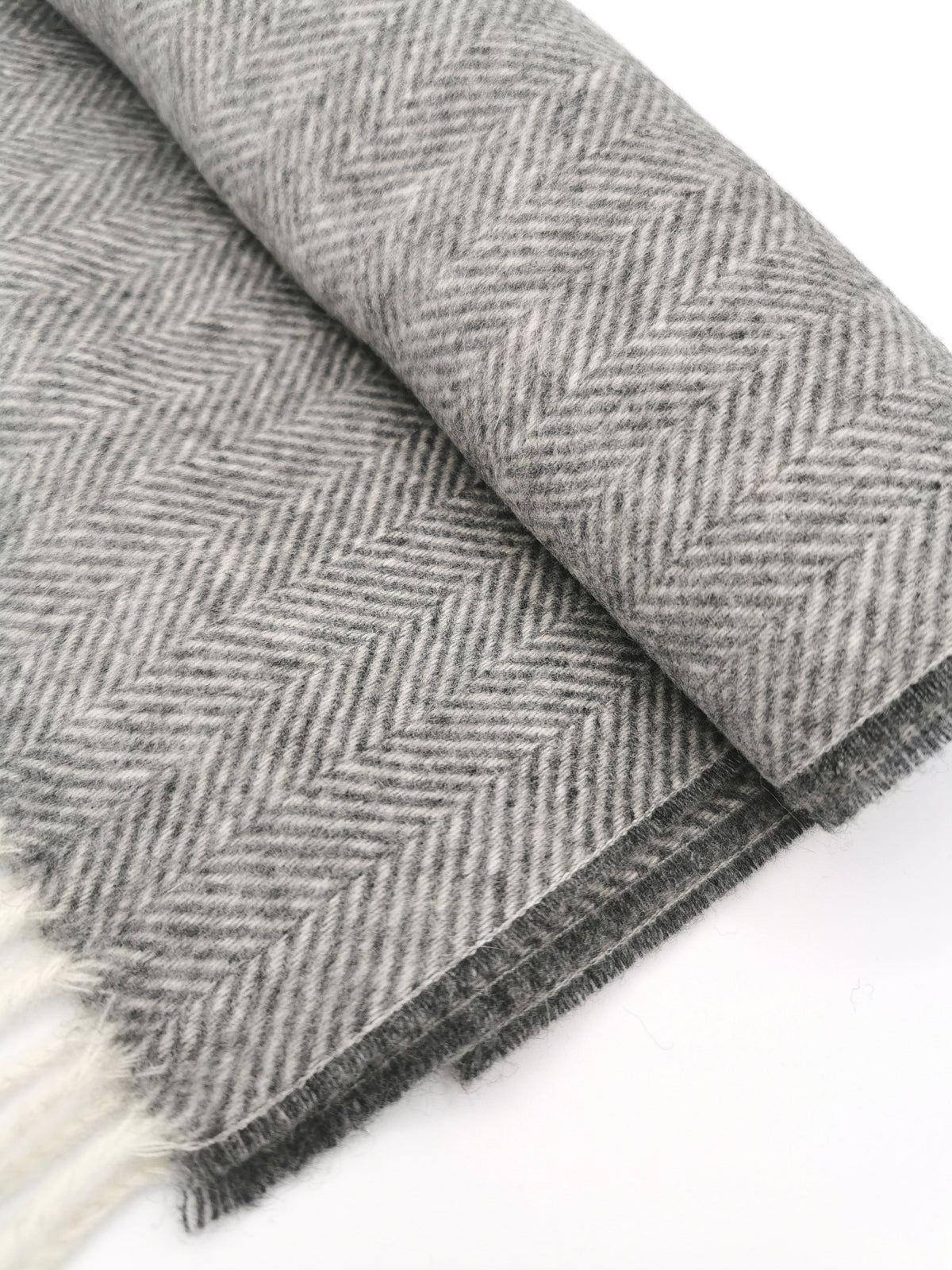 Herringbone cashmere scarf with white fringes