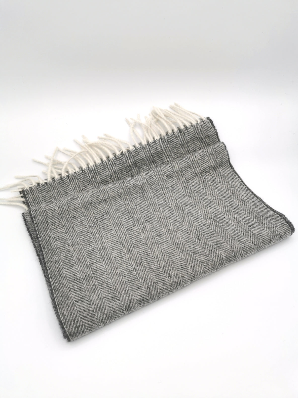 Herringbone cashmere scarf with white fringes