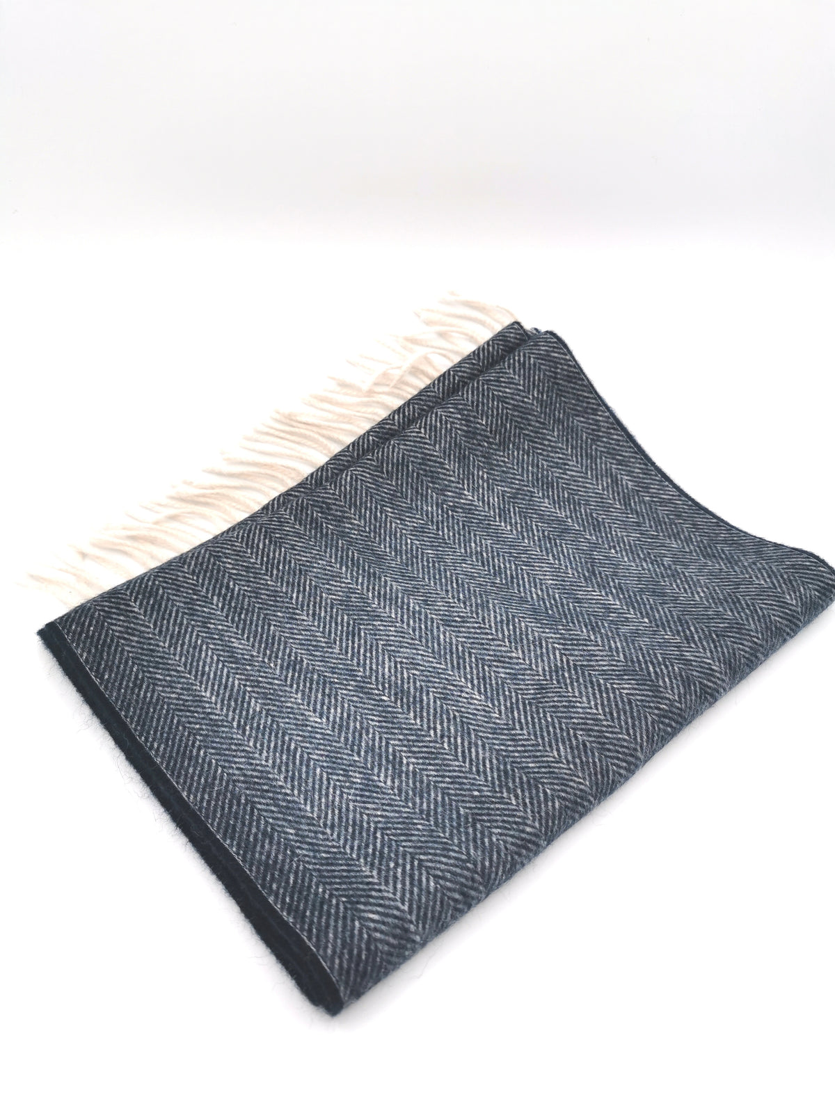 Herringbone cashmere scarf with white fringes