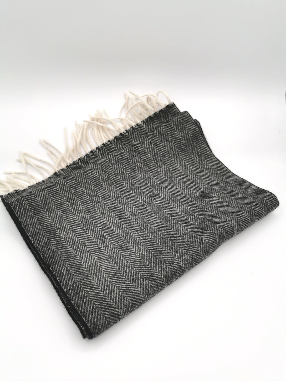 Herringbone cashmere scarf with white fringes