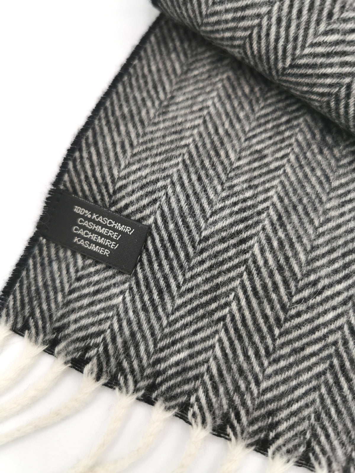 Herringbone cashmere scarf with white fringes