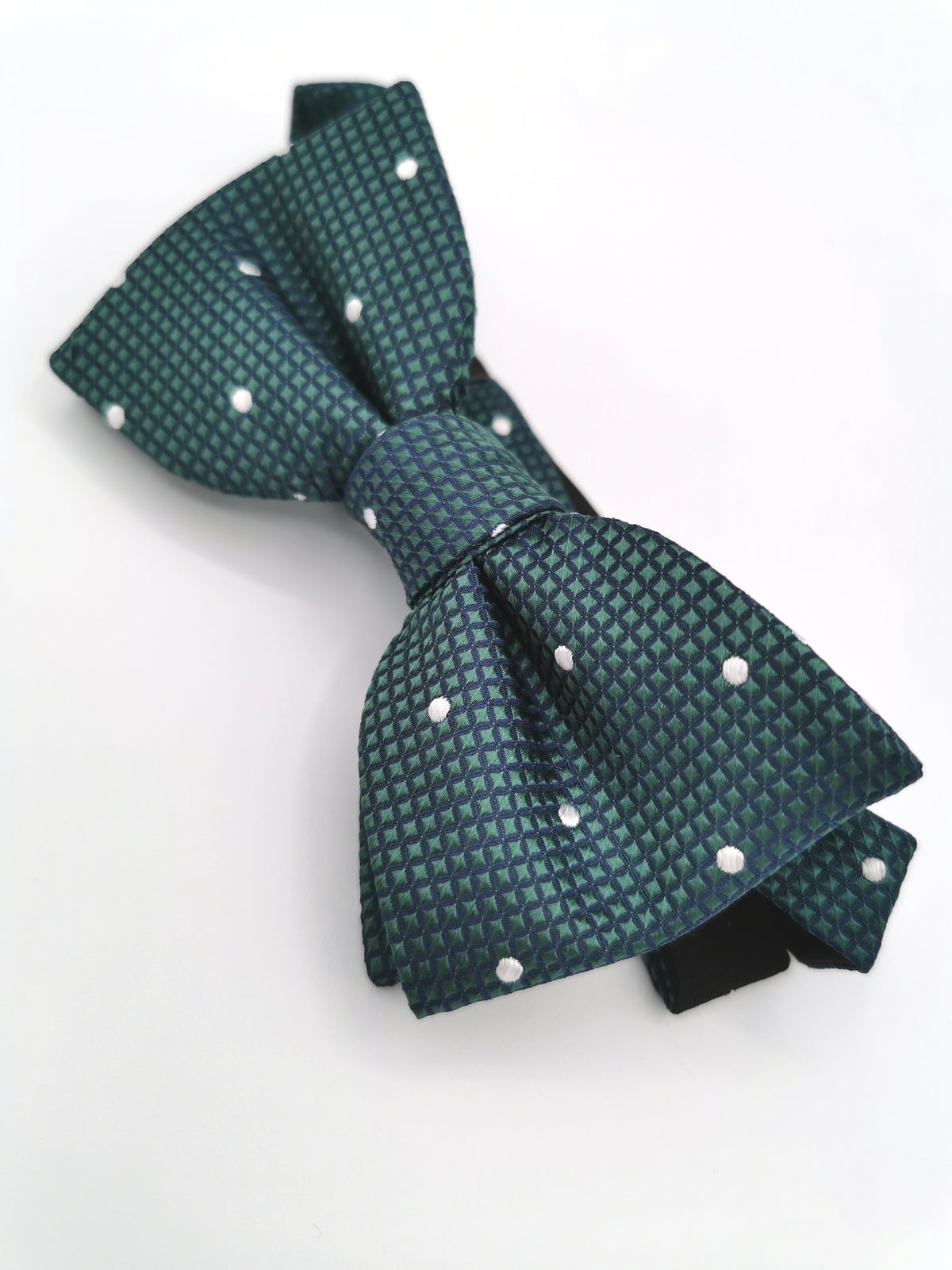 Ferala bow tie in green silk with white dots