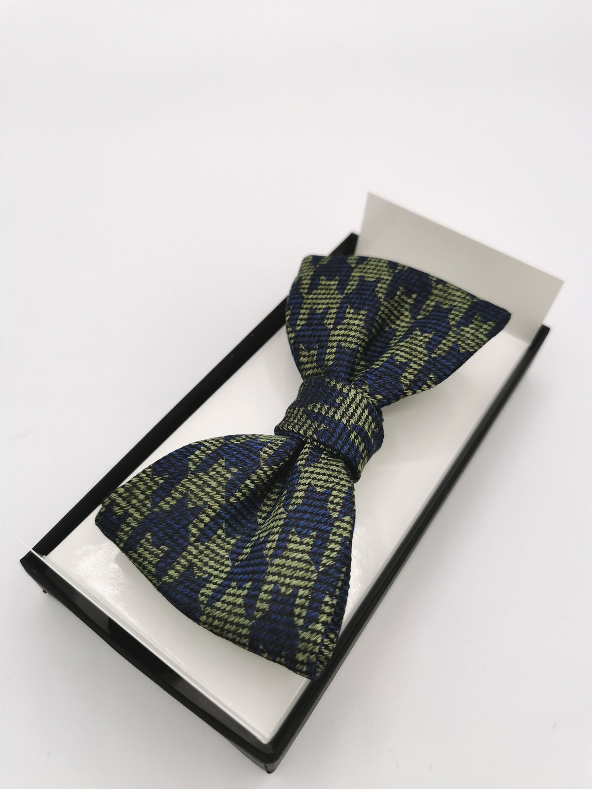 Ferala houndstooth silk bow tie