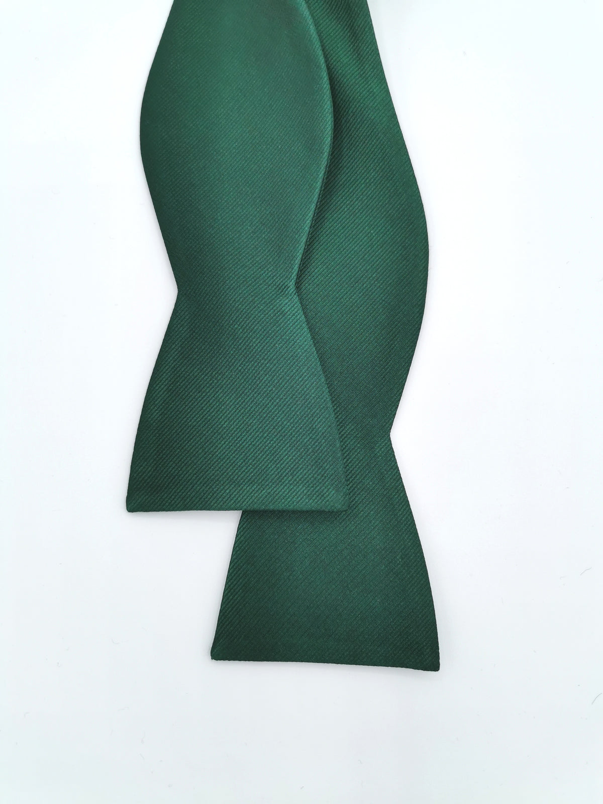 Plain silk twill bow tie