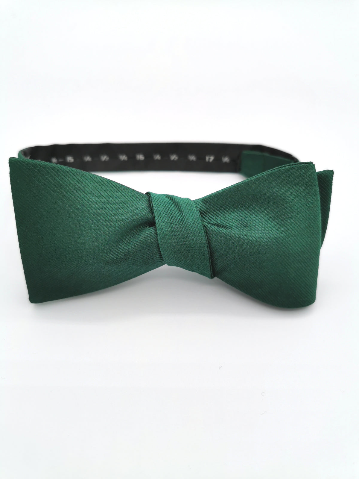 Plain silk twill bow tie