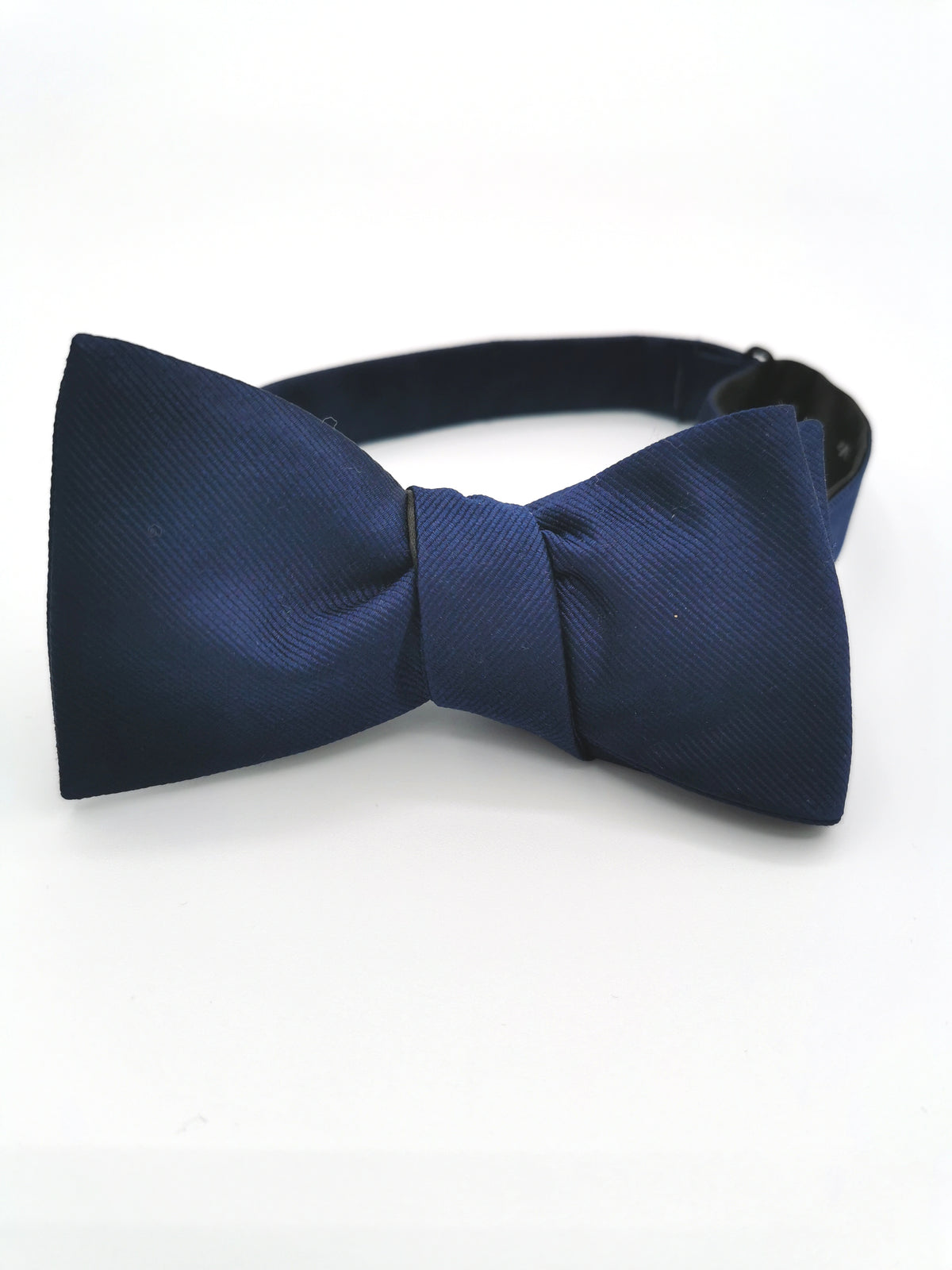 Plain silk twill bow tie