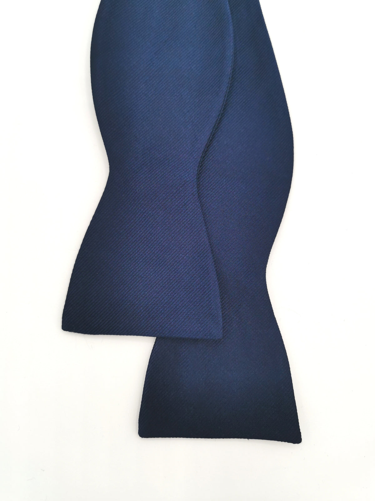 Plain silk twill bow tie