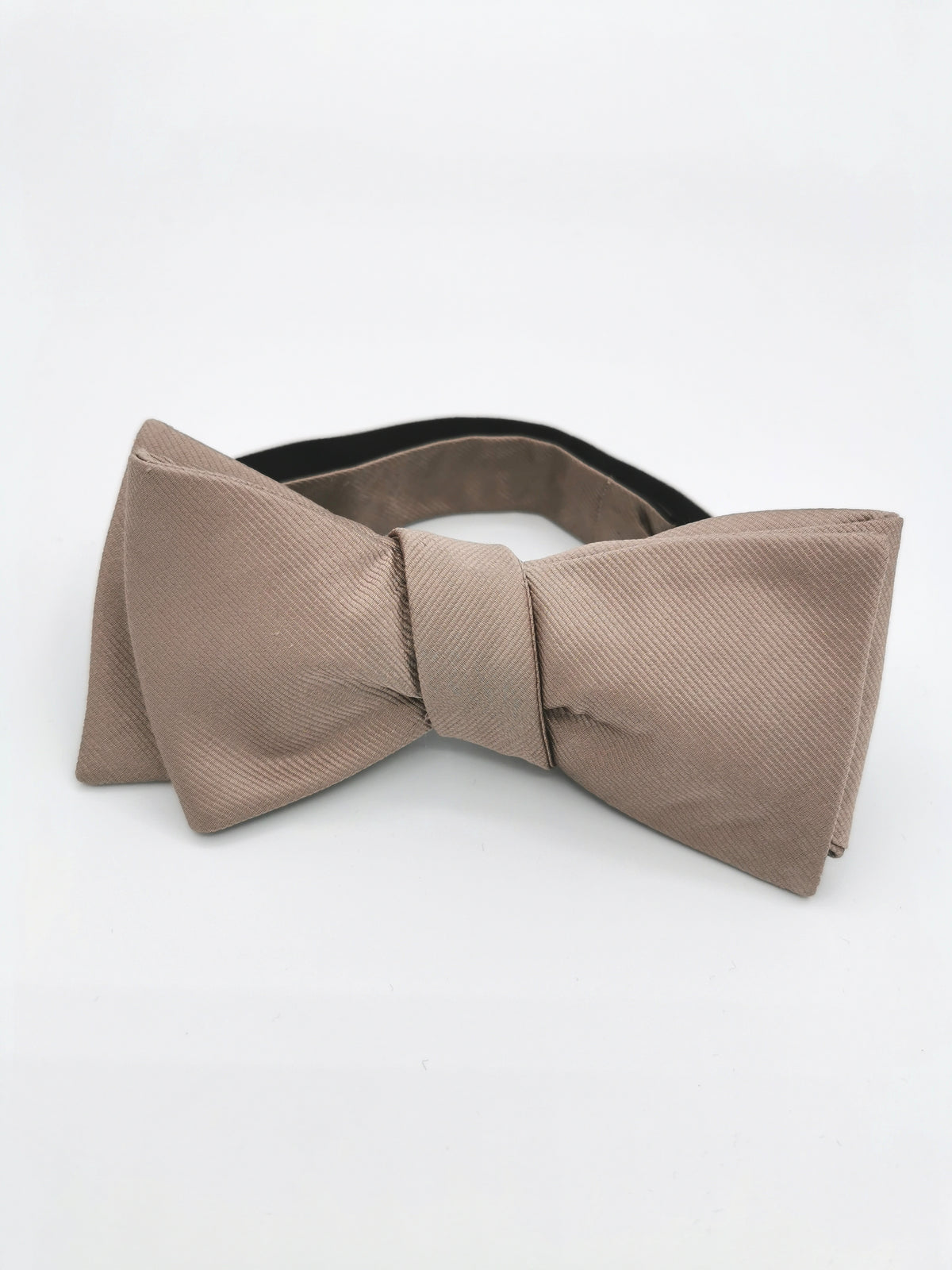Plain silk twill bow tie