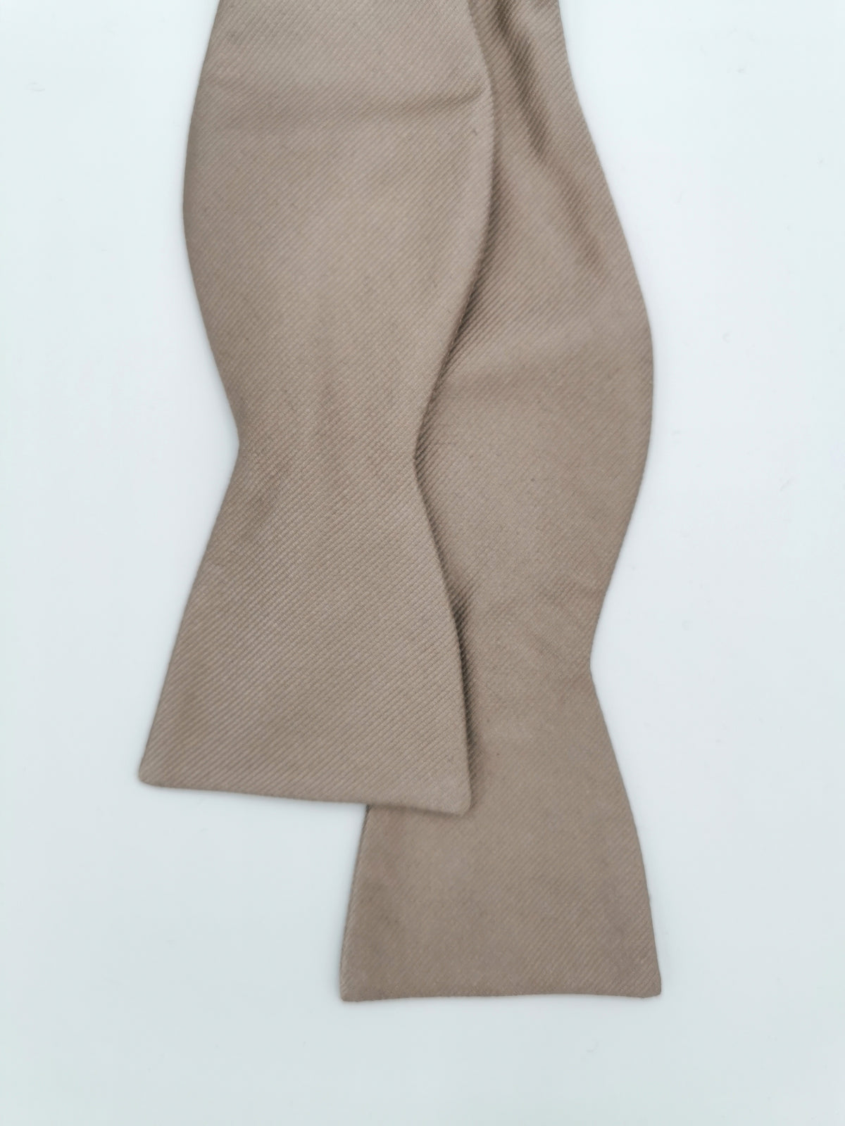 Plain silk twill bow tie