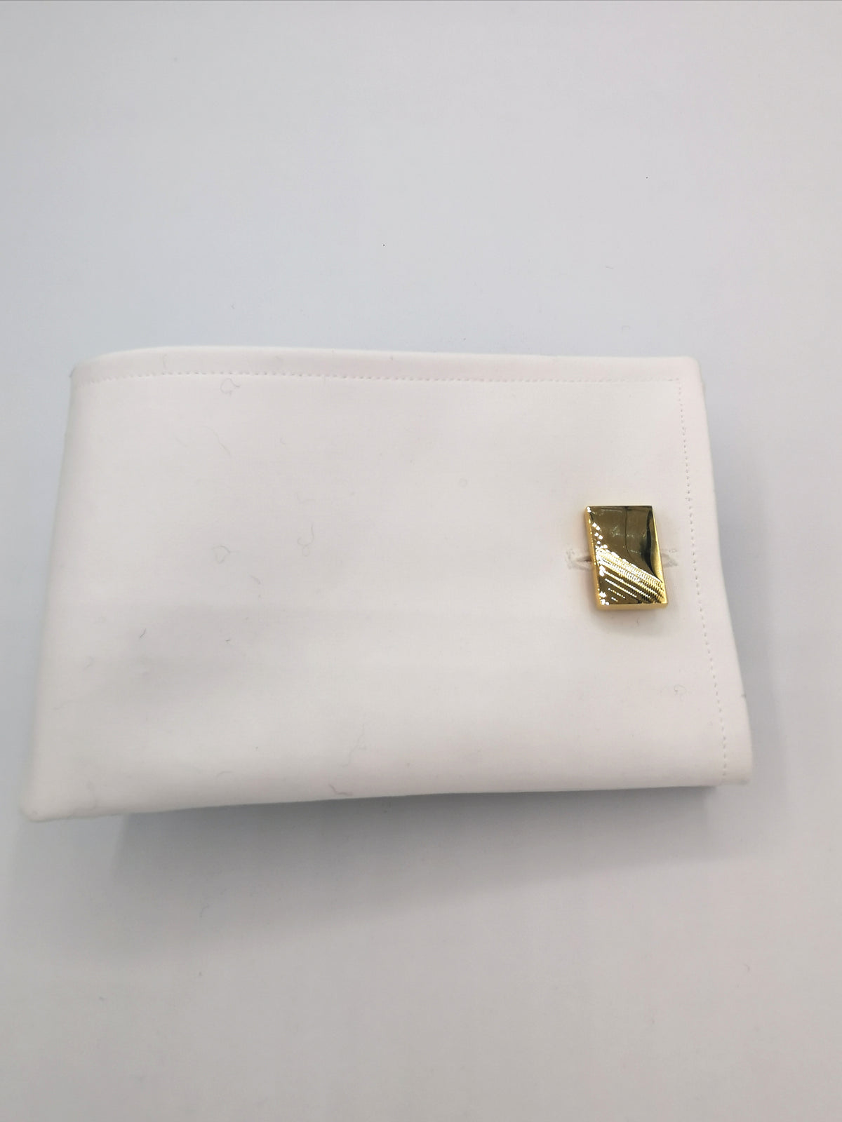 &lt;p id=&quot;isPasted&quot;&gt;GOLD RECTANGULAR CUFFLINKS&lt;/p&gt;