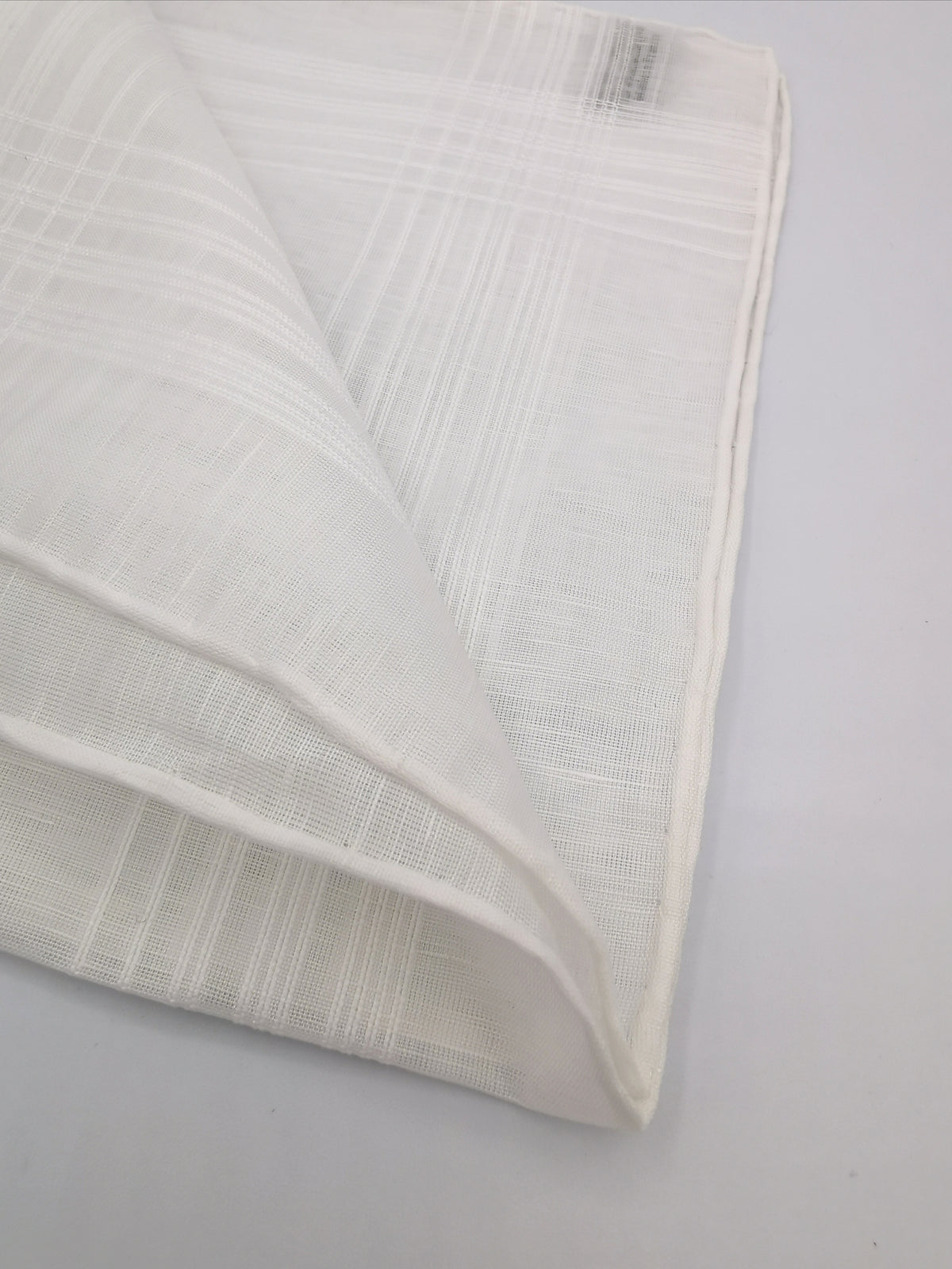 Simonnot-Godard white pocket square with white woven grid on the edges