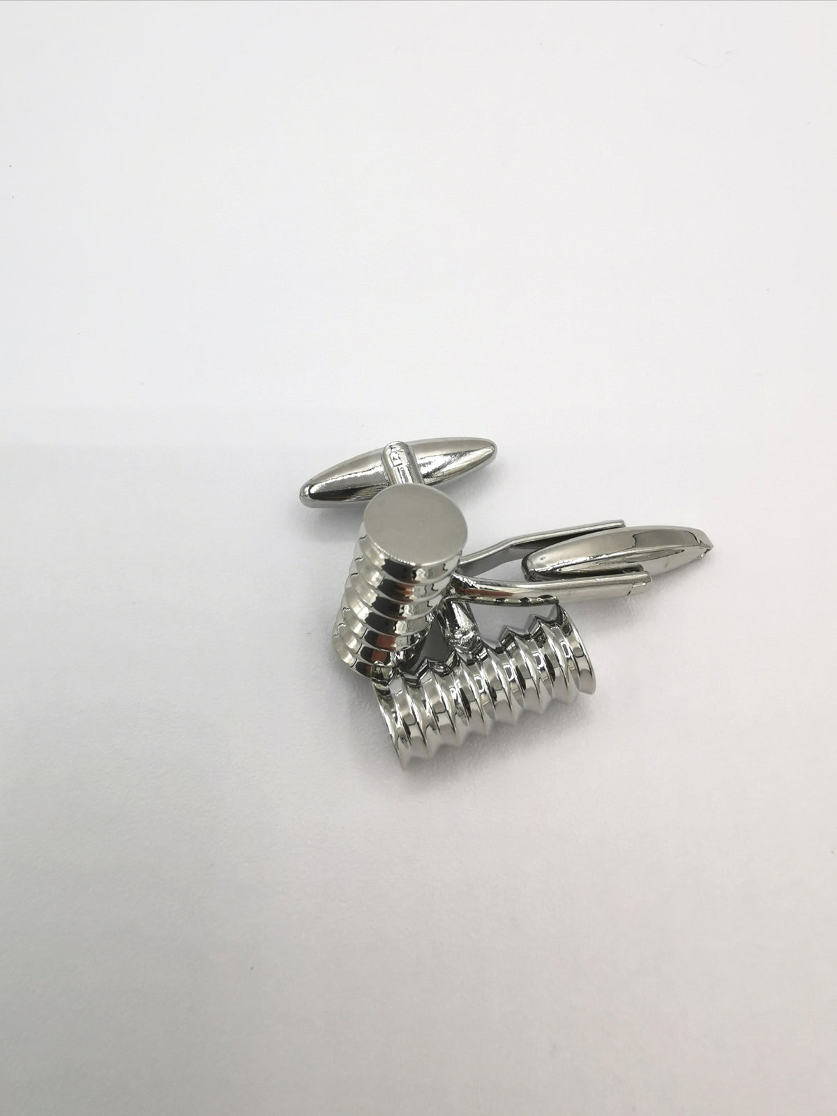 &lt;p&gt;&quot;Screw&quot; cufflinks&lt;/p&gt;
