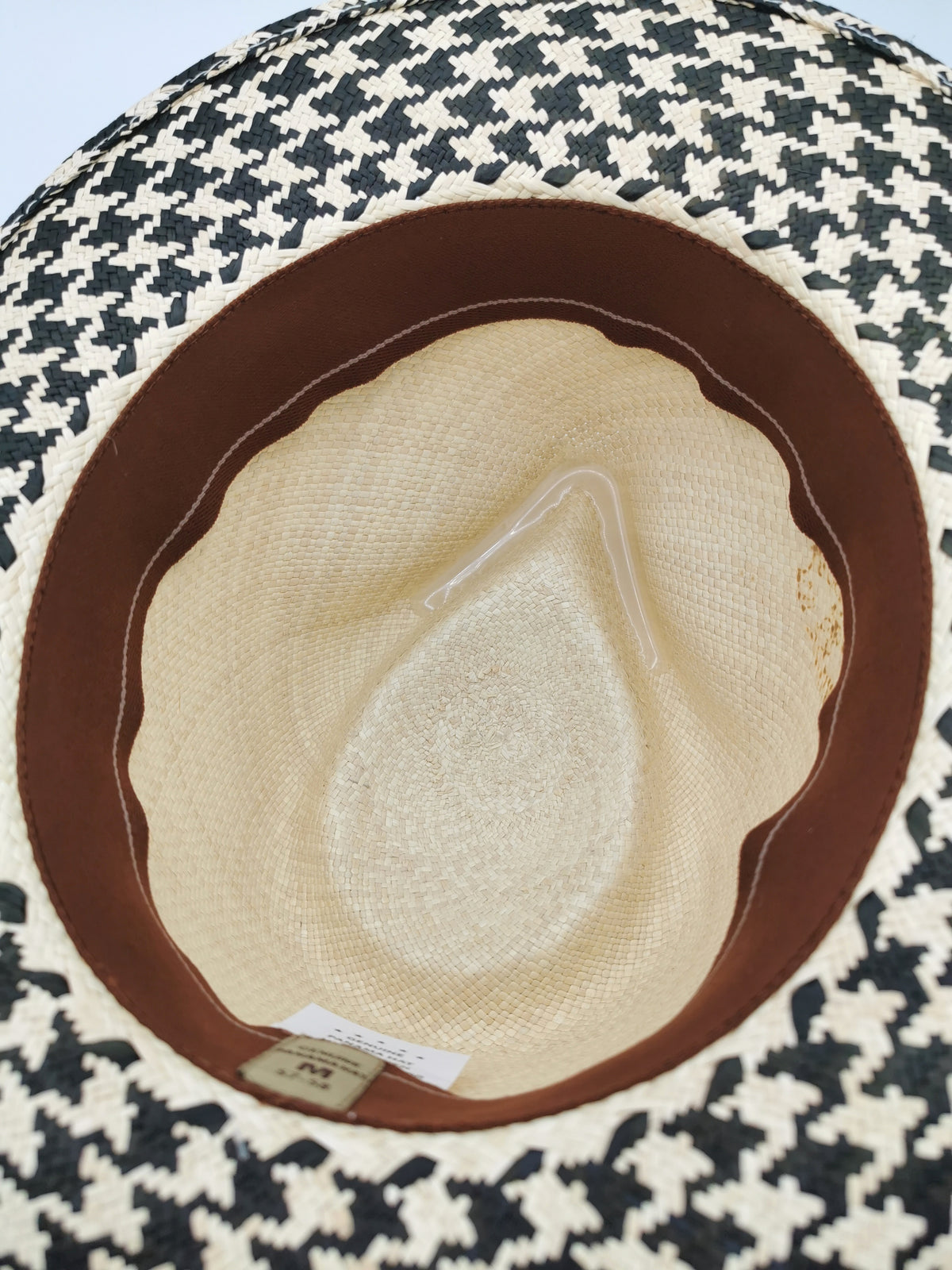 Short Panama hat in natural and black colors and black headband