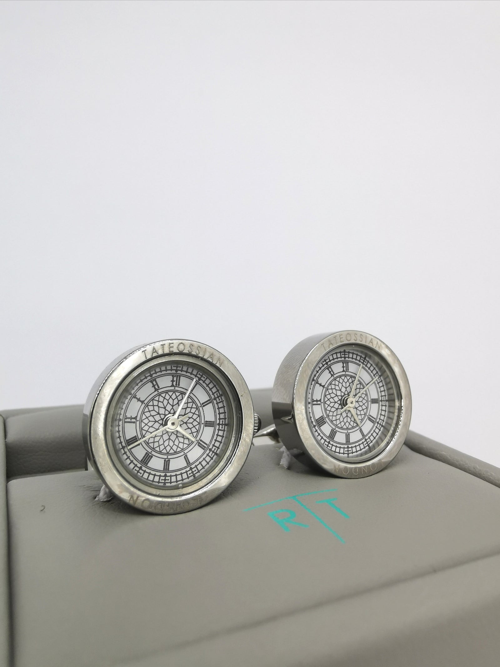 <p id="isPasted">TATEOSSIAN BIG BEN CUFFLINKS</p>