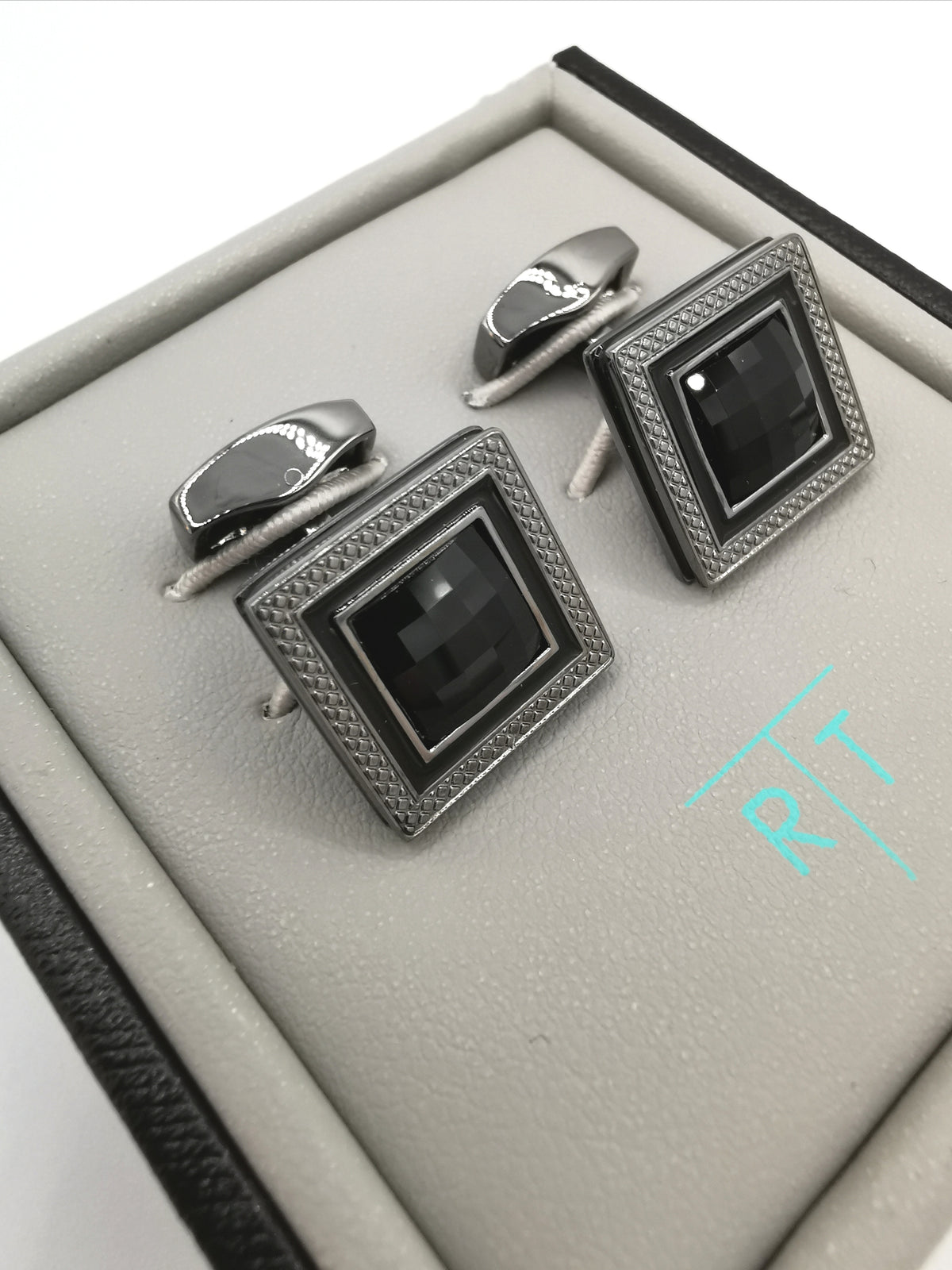 &lt;p id=&quot;isPasted&quot;&gt;CUFFLINKS TATEOSSIAN SWAROVSKI&lt;/p&gt;