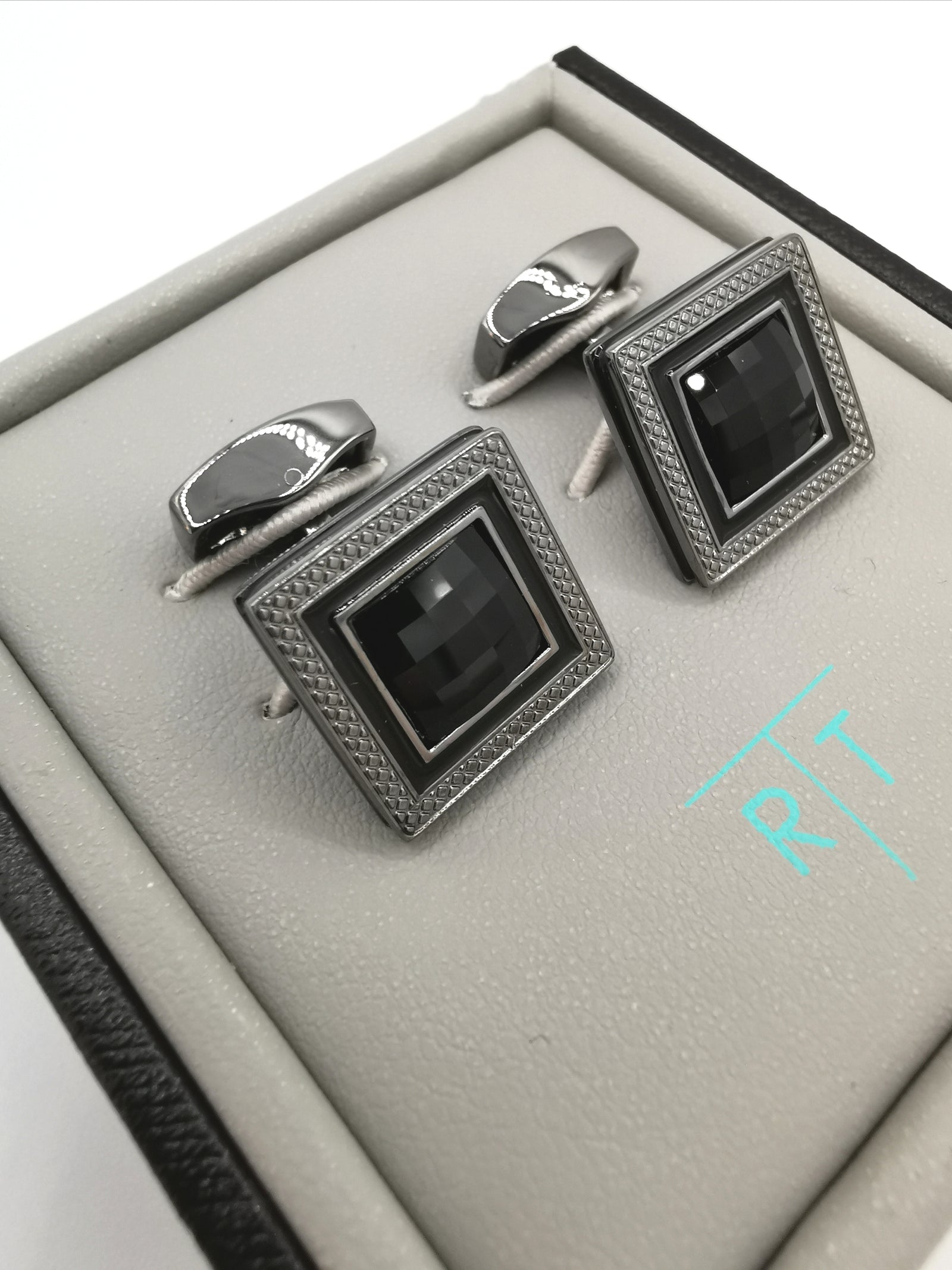 <p id="isPasted">CUFFLINKS TATEOSSIAN SWAROVSKI</p>