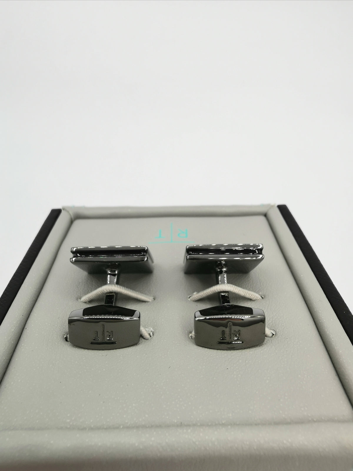 &lt;p id=&quot;isPasted&quot;&gt;CUFFLINKS TATEOSSIAN SWAROVSKI&lt;/p&gt;