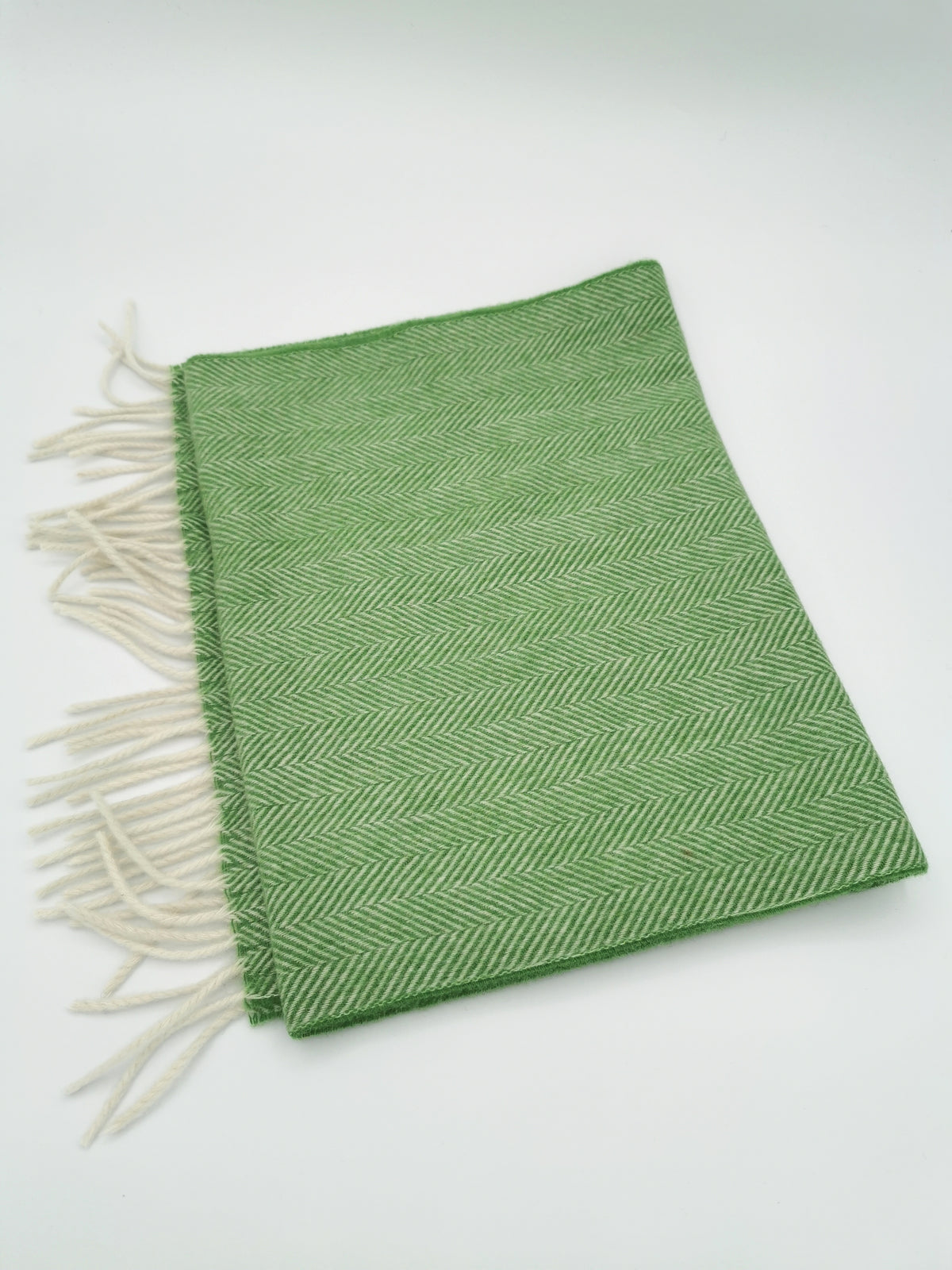 Herringbone cashmere scarf with white fringes