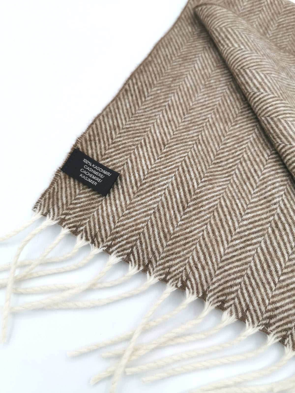 Herringbone cashmere scarf with white fringes