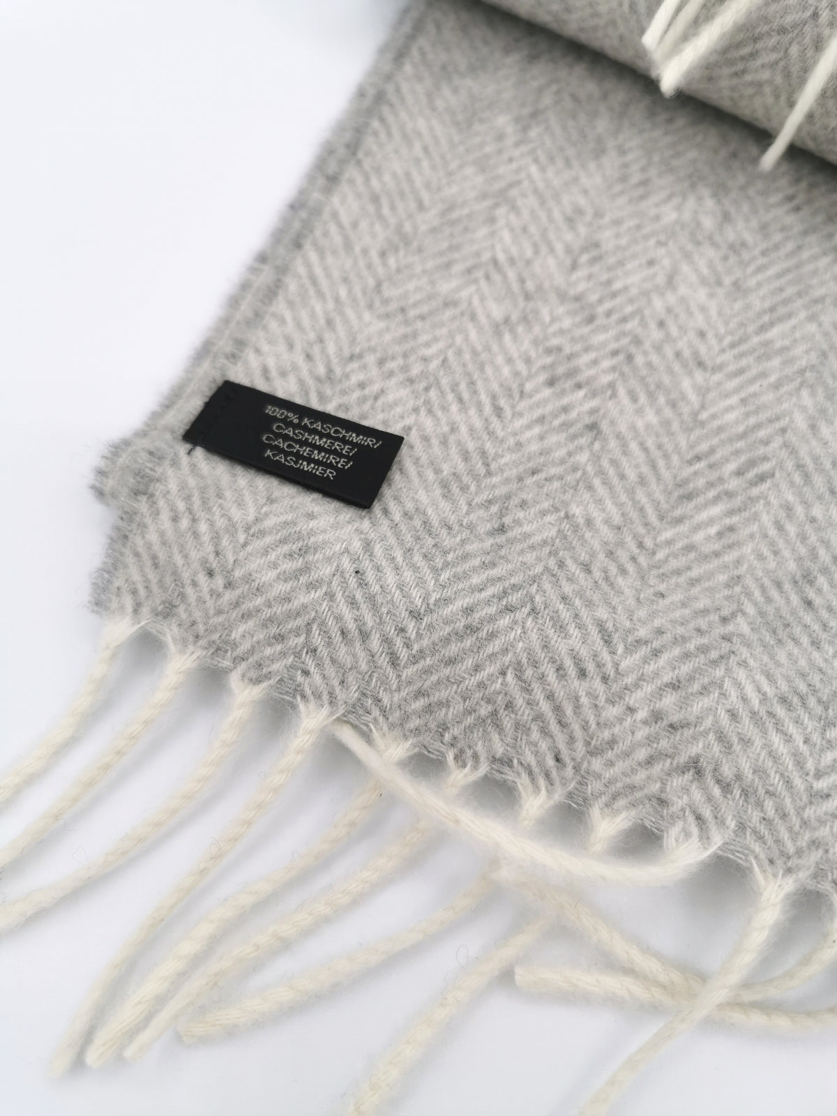 Herringbone cashmere scarf with white fringes