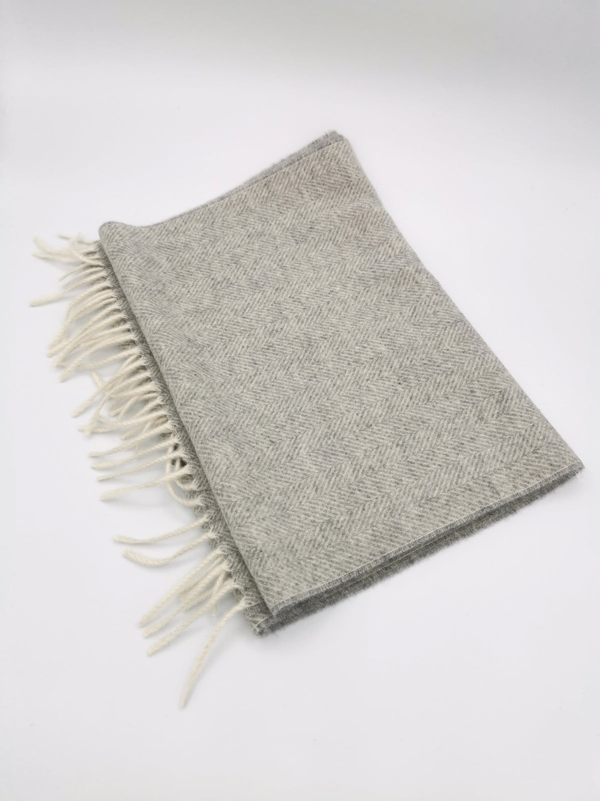 Herringbone cashmere scarf with white fringes