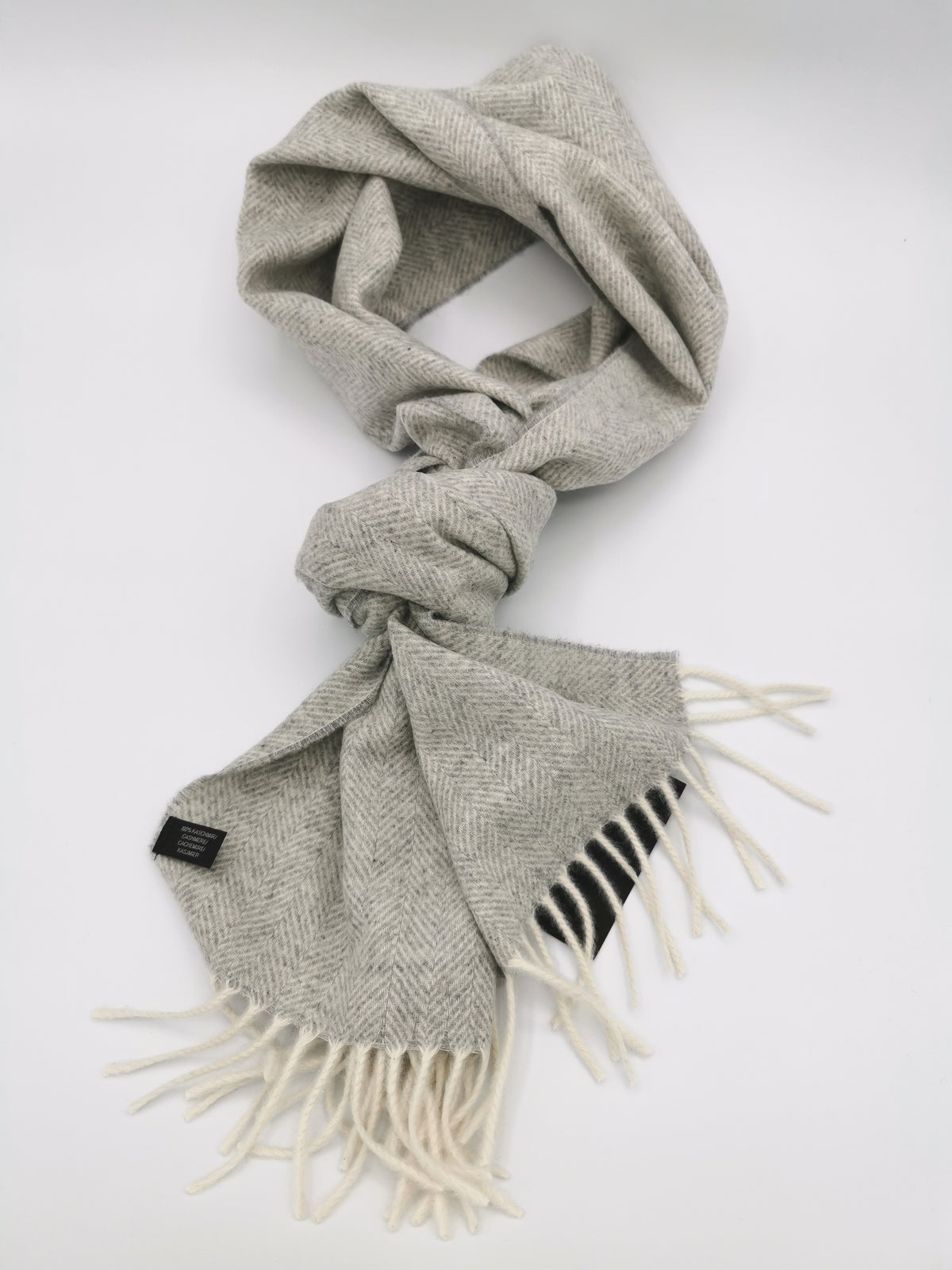 Herringbone cashmere scarf with white fringes