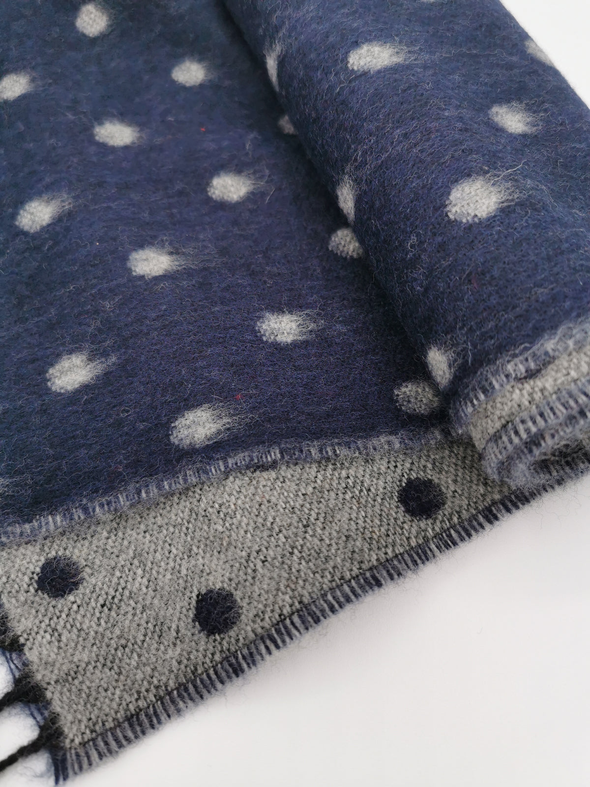 Wool/cashmere scarf with polka dots