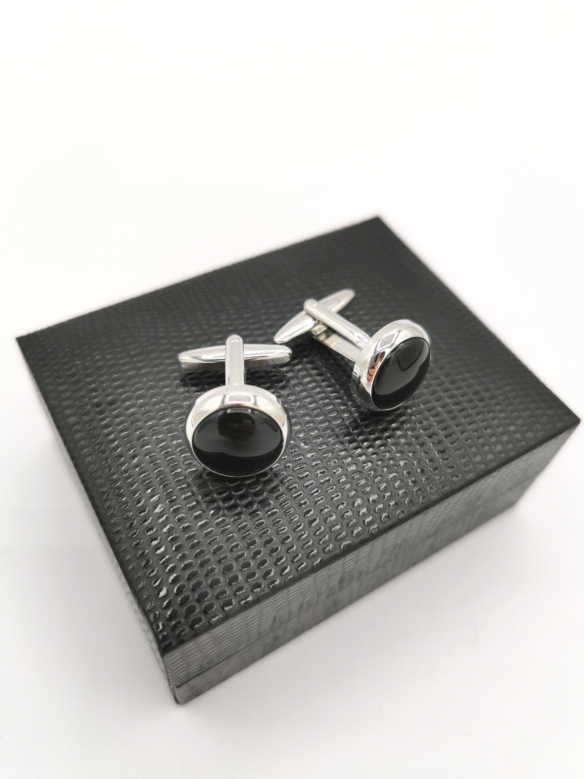 &lt;p id=&quot;isPasted&quot;&gt;CUFFLINKS, ROUND ONYX BLACK&lt;/p&gt;