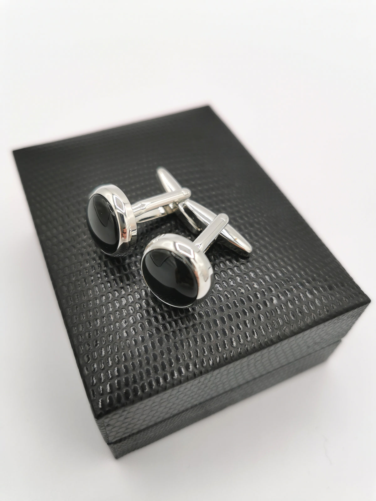 &lt;p id=&quot;isPasted&quot;&gt;CUFFLINKS, ROUND ONYX BLACK&lt;/p&gt;