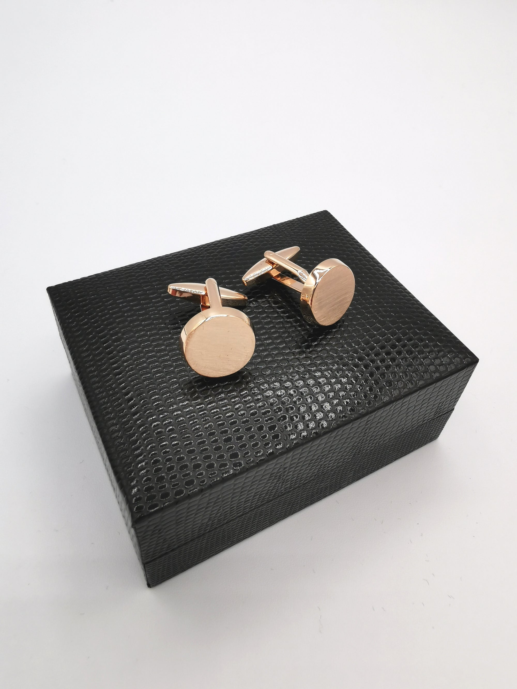 <p id="isPasted">ROSE GOLD CUFFLINKS</p>